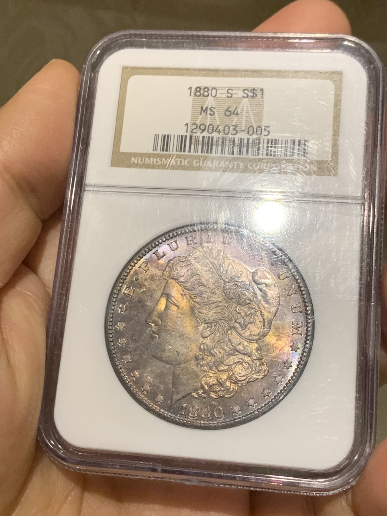 《竞宝斋》第240场-周日，周一 年终尾场 (全场包邮) NGC MS64 美国1880-S摩根银币 双面五彩 底板丝滑 经典老盒