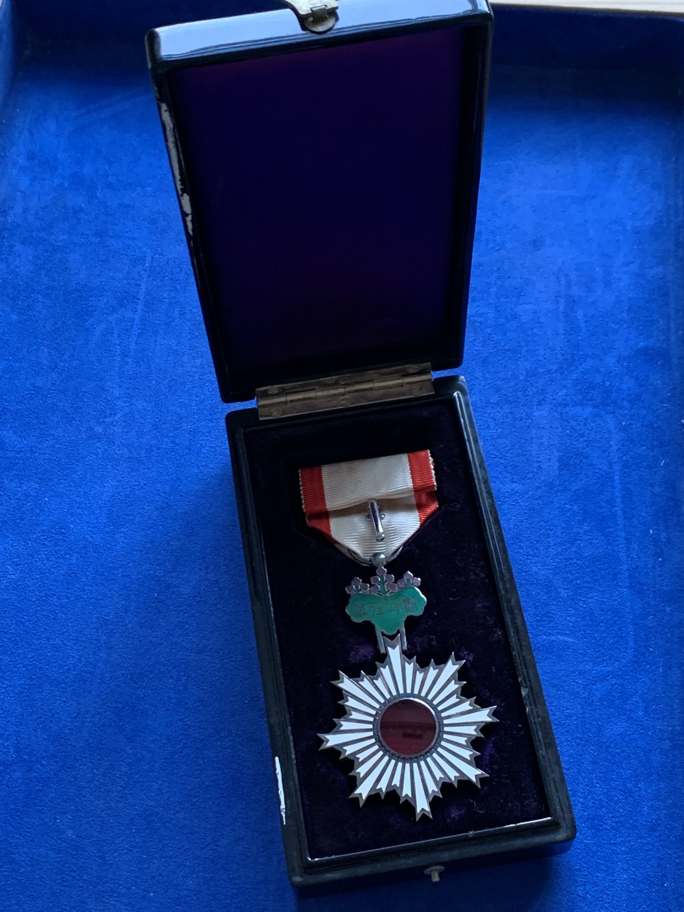 《竞宝斋》第240场-周日，周一 年终尾场 (全场包邮) 日本新六等单光旭日章 大规格银质 七宝烧完整