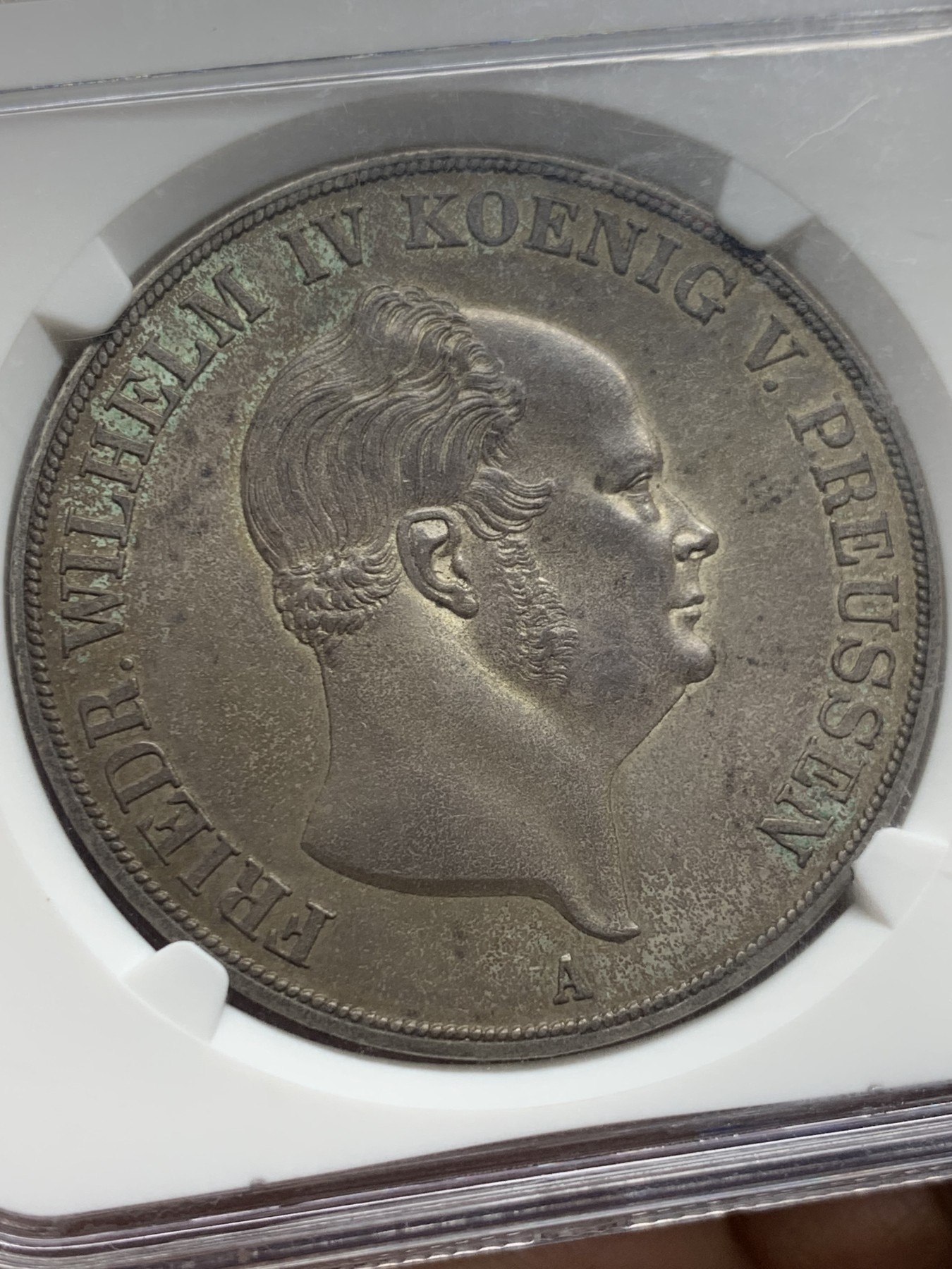 《竞宝斋》第240场-周日，周一 年终尾场 (全场包邮) NGC MS63 德国1855普鲁士 洋葱头 2泰勒大窗帘银币 老盒封装双面深彩 均匀的灰绿包浆 难得状态