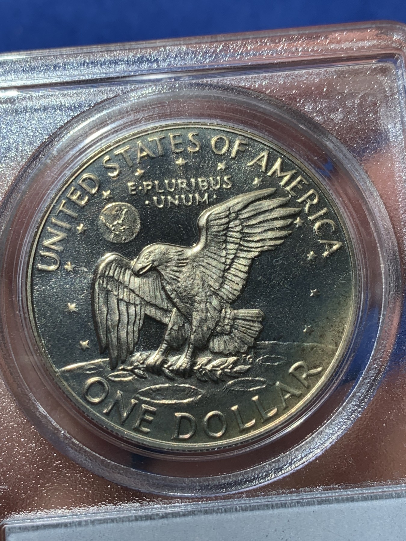 《竞宝斋》第240场-周日，周一 年终尾场 (全场包邮) PCGS-PR69DCAM 1973年美国艾森豪威尔1美元精制币，直径38mm，重22.8克，状态极佳，PC早期经典小白盒老盒无官网图，更高评级数量55枚。