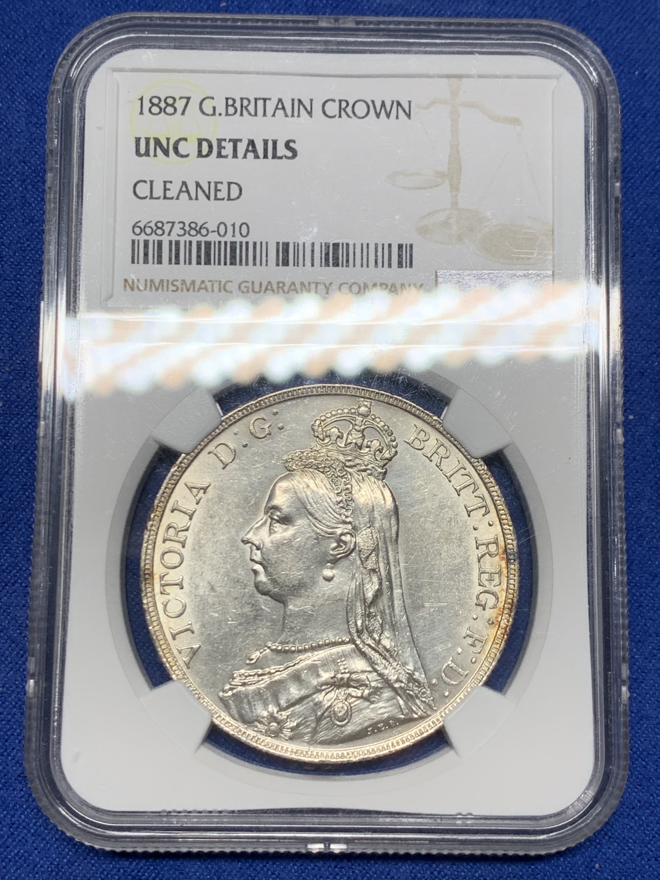 《竞宝斋》第240场-周日，周一 年终尾场 (全场包邮) NGC UNC 英国1887年高冠马剑克朗 经典维多利亚大银币 严评没什么毛病 很漂亮的一枚