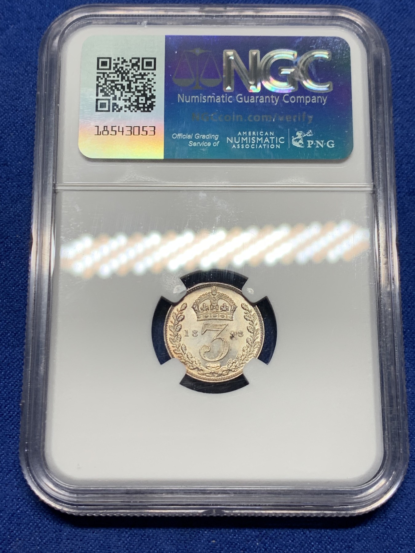 《竞宝斋》第240场-周日，周一 年终尾场 (全场包邮) NGC MS66 英国 1898年 3便士 品相极好，亚军分只有3个67分比它高了，收藏必备，可搏高分