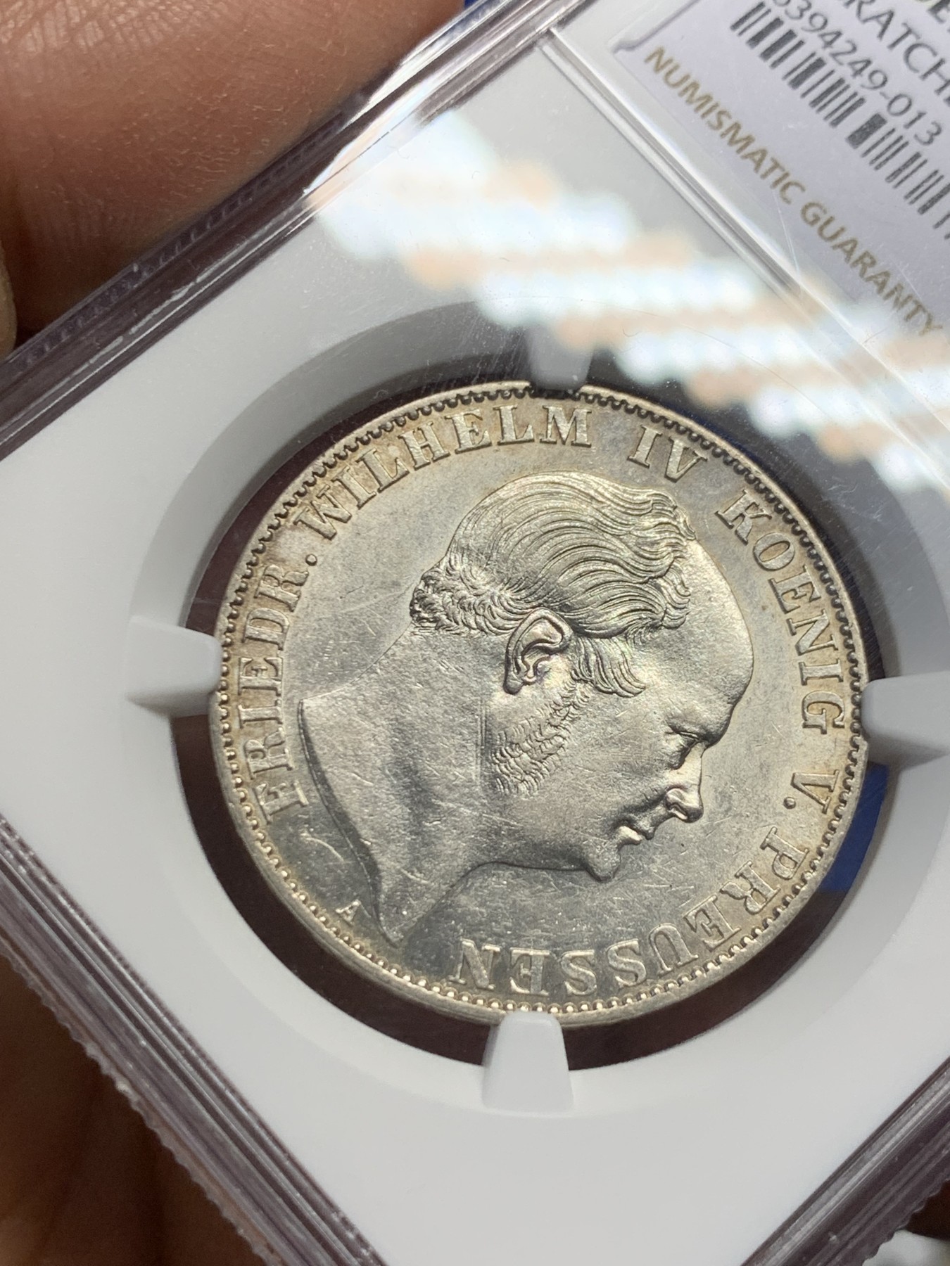 《竞宝斋》第240场-周日，周一 年终尾场 (全场包邮) NGC AUD 1860年德国普鲁士威廉四世洋葱头1泰勒银币，品相很好，细节见图