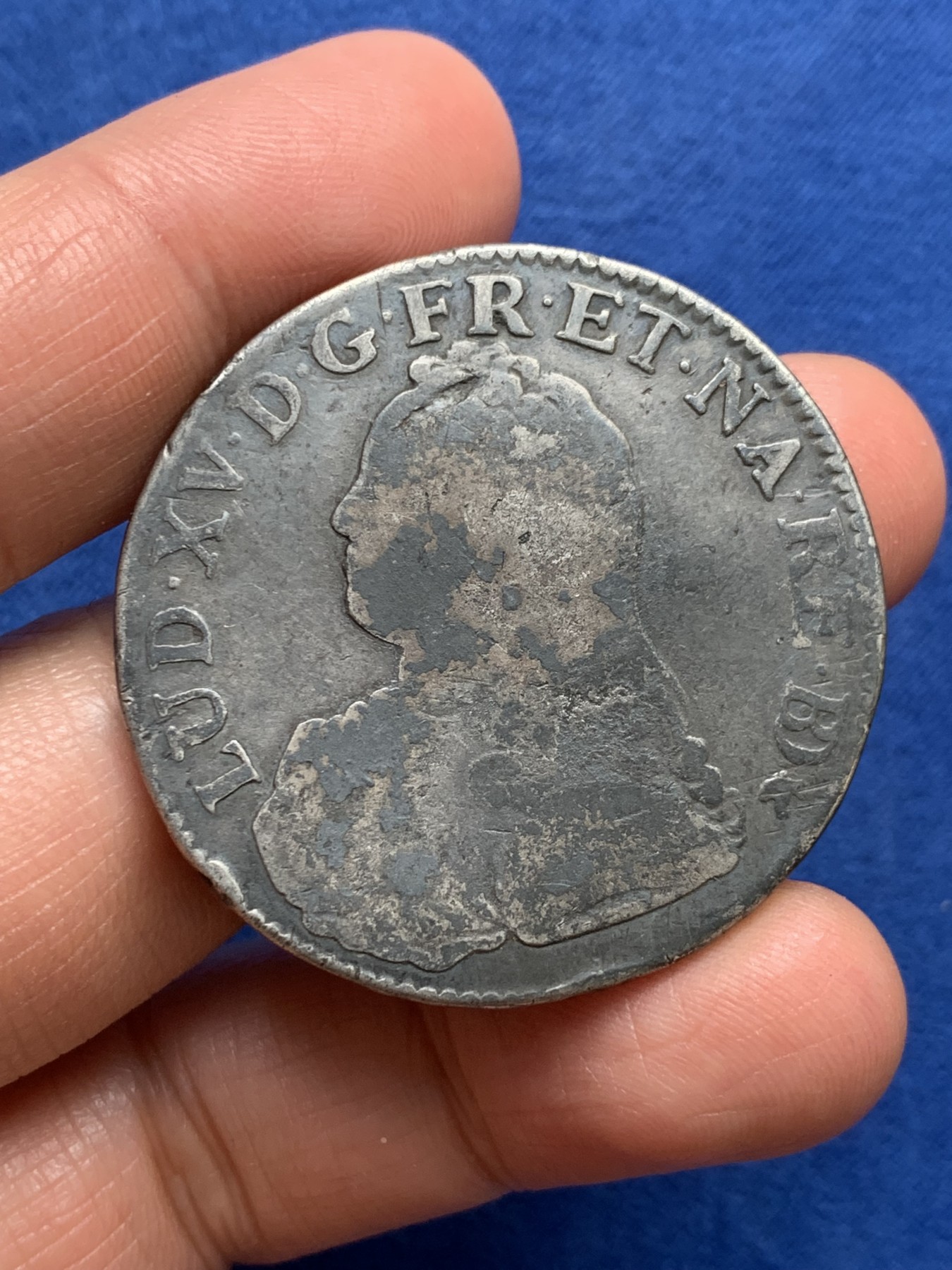 《竞宝斋》第240场-周日，周一 年终尾场 (全场包邮) 法国路易十五1735年埃居大银币 小孩头 细节还不错