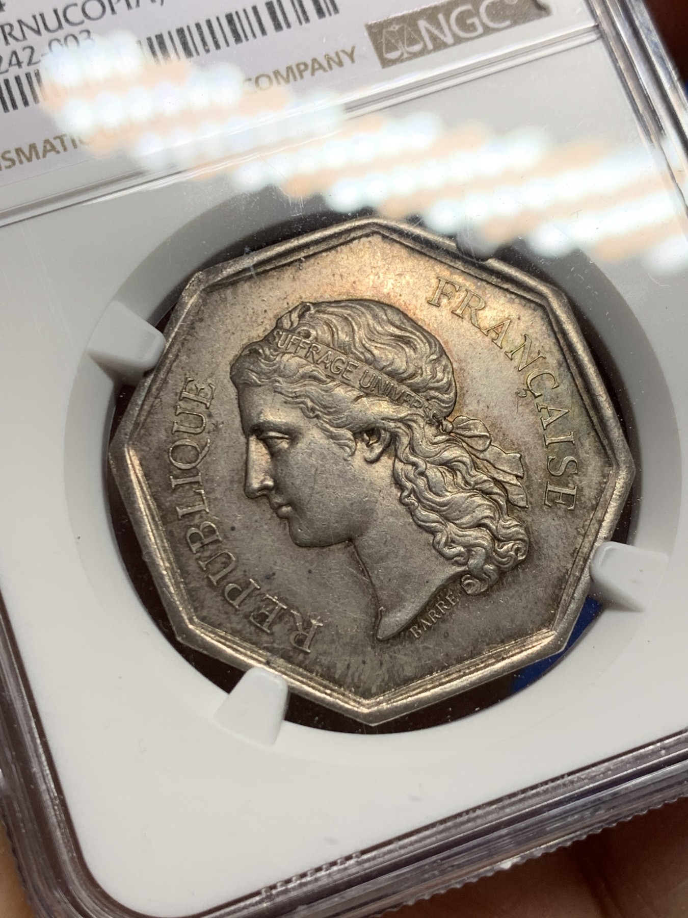 《竞宝斋》第240场-周日，周一 年终尾场 (全场包邮) NGC MS64 法国吉尔公证处女神八角银质代币