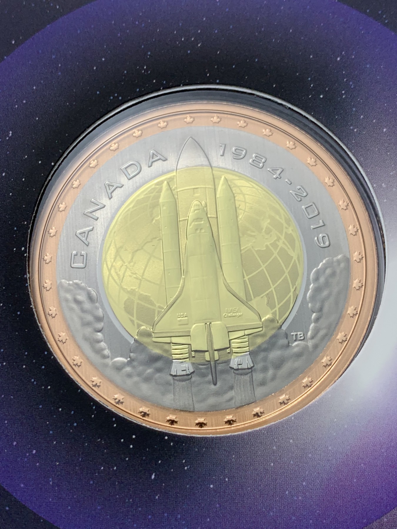 《竞宝斋》第240场-周日，周一 年终尾场 (全场包邮) 加拿大 2019 25分三色金属纪念币 55MM大规格 纪念加拿大太空第一人。 Ebay普遍500多的成交价。原封未拆，看不到背面。