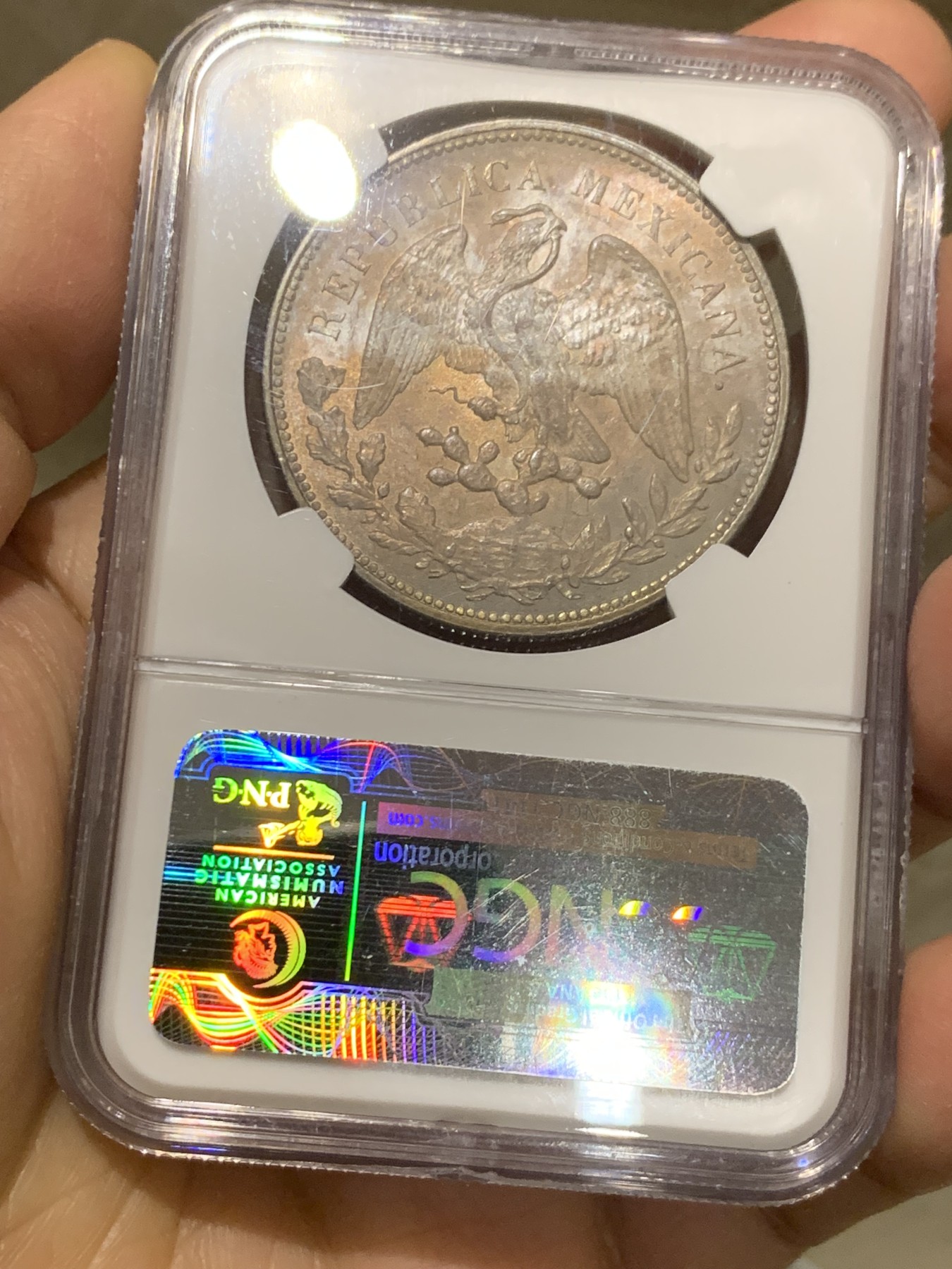 《竞宝斋》第240场-周日，周一 年终尾场 (全场包邮) NGC MS63 墨西哥1908年MO GV鹰洋1比索银币 老盒严评 双面五彩