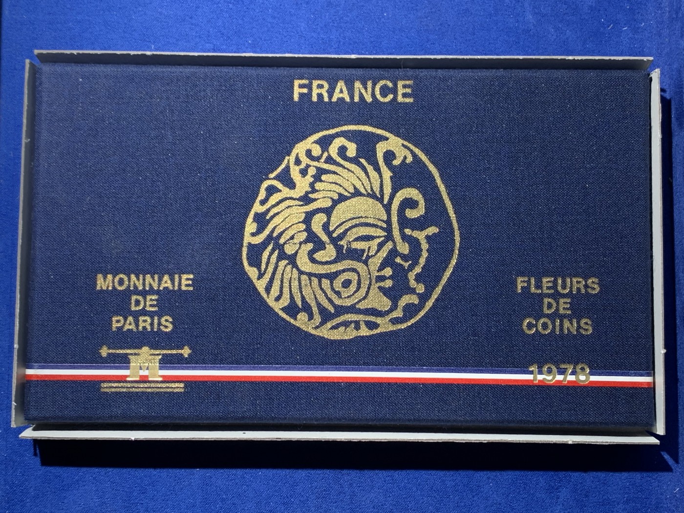 《竞宝斋》第240场-周日，周一 年终尾场 (全场包邮) 官方原盒未流通套币 法兰西第五共和国 巴黎造币厂 1978年BU套币册 状态很好