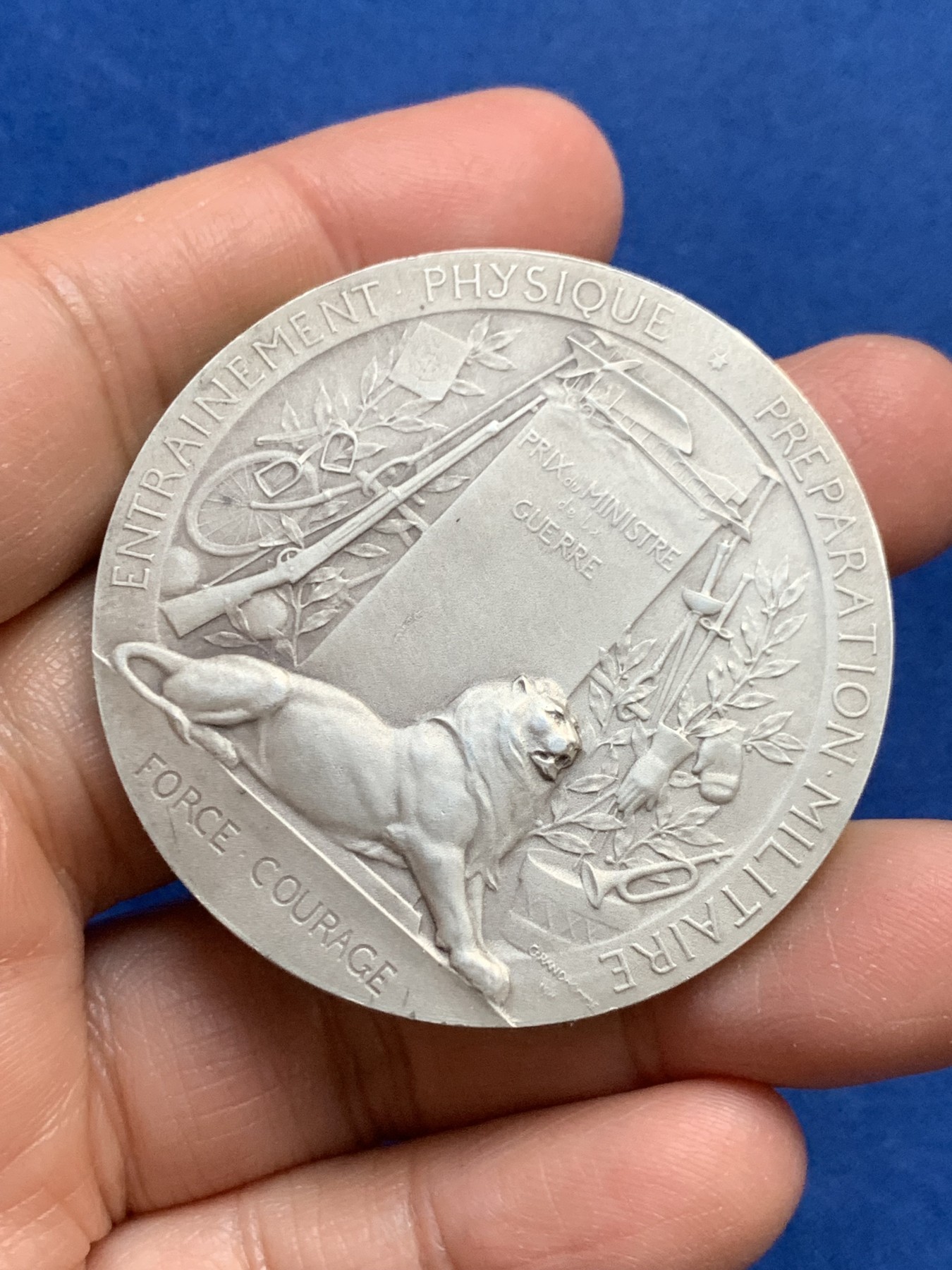 《竞宝斋》第240场-周日，周一 年终尾场 (全场包邮) 法国军事战争准备银章 49.7mm 63.3g 边铭丰饶角银标 品相不错 (送磁吸木盒)