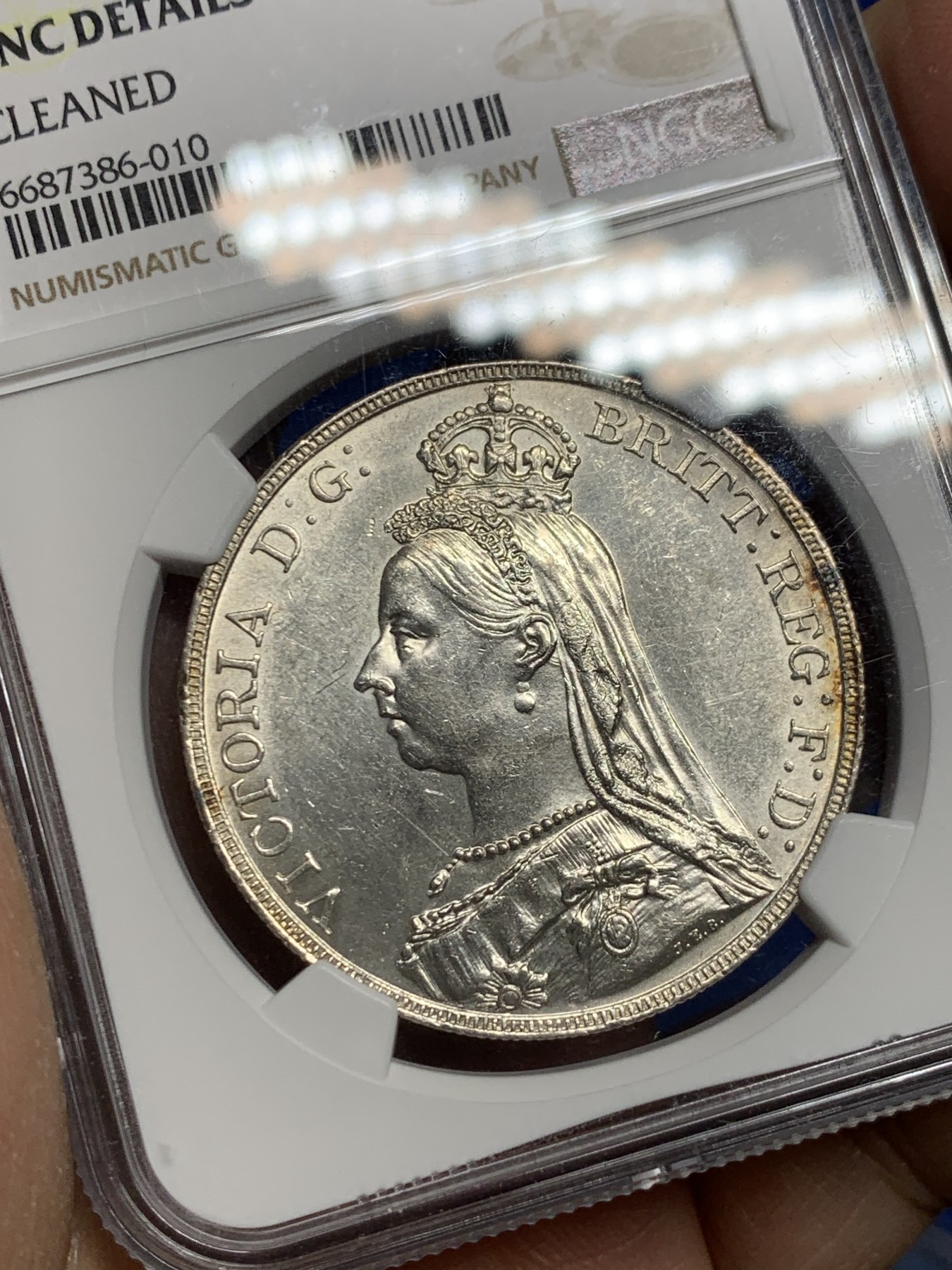 《竞宝斋》第240场-周日，周一 年终尾场 (全场包邮) NGC UNC 英国1887年高冠马剑克朗 经典维多利亚大银币 严评没什么毛病 很漂亮的一枚