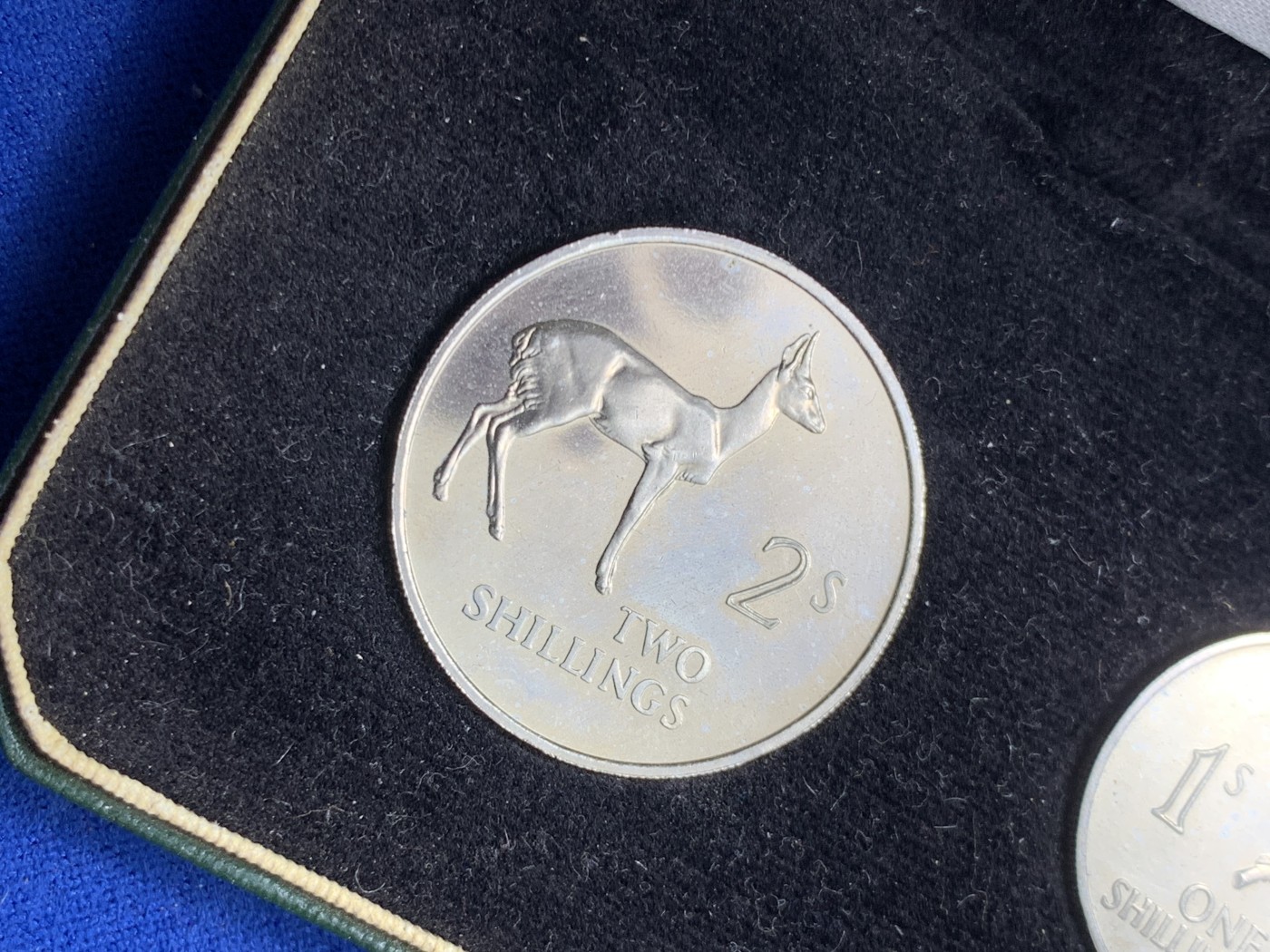 《竞宝斋》第240场-周日，周一 年终尾场 (全场包邮) 赞比亚1964年精制币原盒原套可藏！