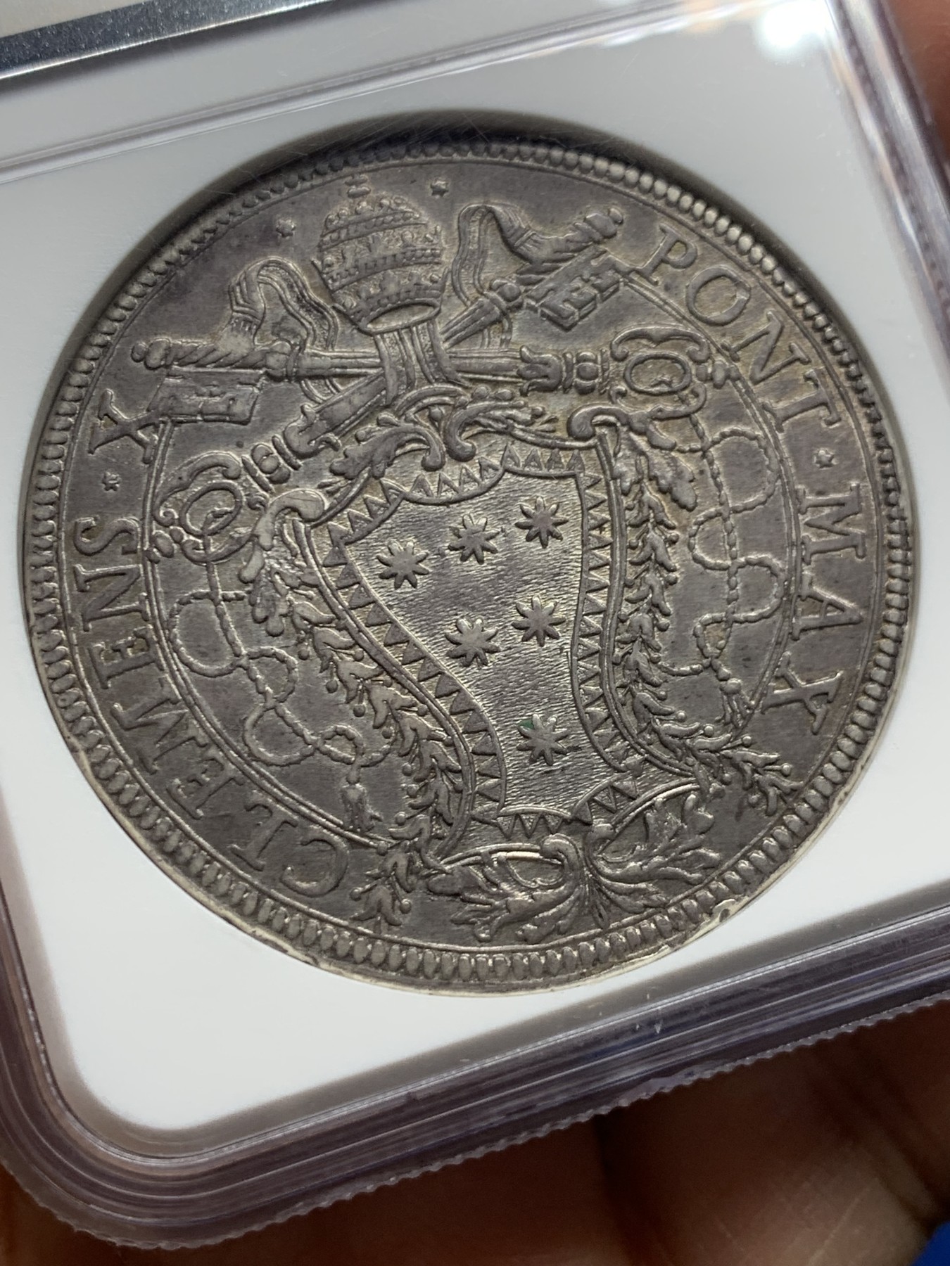 《竞宝斋》第240场-周日，周一 年终尾场 (全场包邮) NGC-AU53 教皇国 1675年 圣年1piastra 描绘了圣门打开的情景 克劳斯XF指导价1150美元 光度极佳 国外热门品种