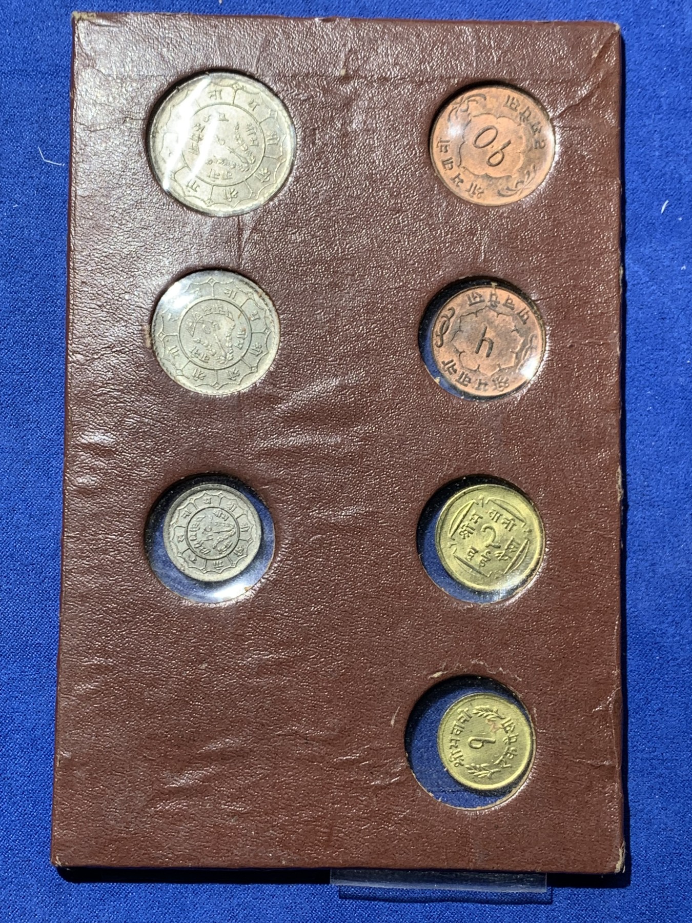 《竞宝斋》第240场-周日，周一 年终尾场 (全场包邮) 7枚全套 尼泊尔1956年登基纪念币，官方原包装好品稀见！