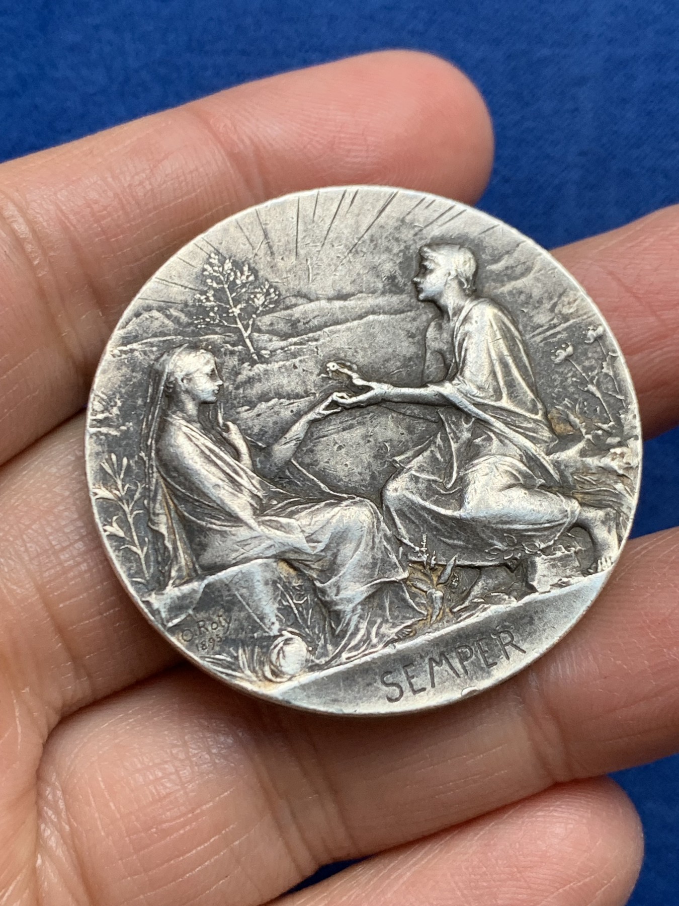 《竞宝斋》第240场-周日，周一 年终尾场 (全场包邮) 法国经典罗蒂结婚纪念银章 直径：41 毫米  重量：32克  边铭：丰饶角＋银标 细节见图