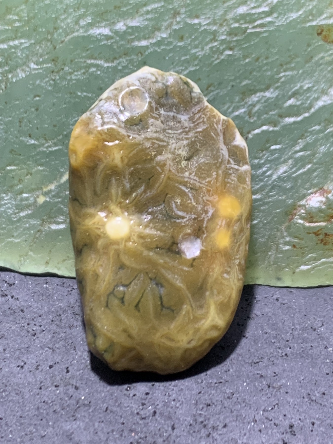 精美戈壁高玉化奶油皮鱼籽纹绿筋脉石原石一颗