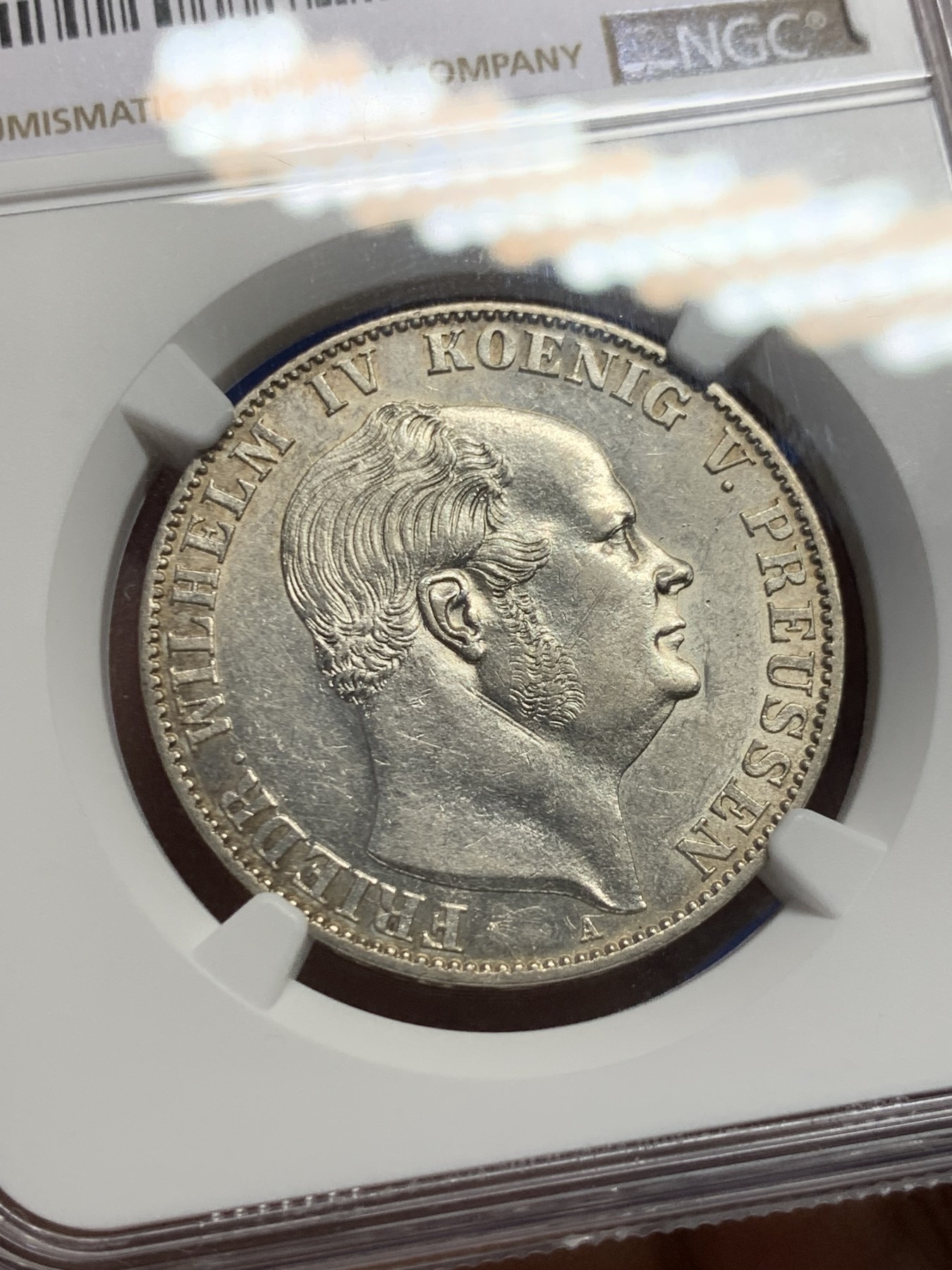 《竞宝斋》第240场-周日，周一 年终尾场 (全场包邮) NGC AUD 1860年德国普鲁士威廉四世洋葱头1泰勒银币，品相很好，细节见图