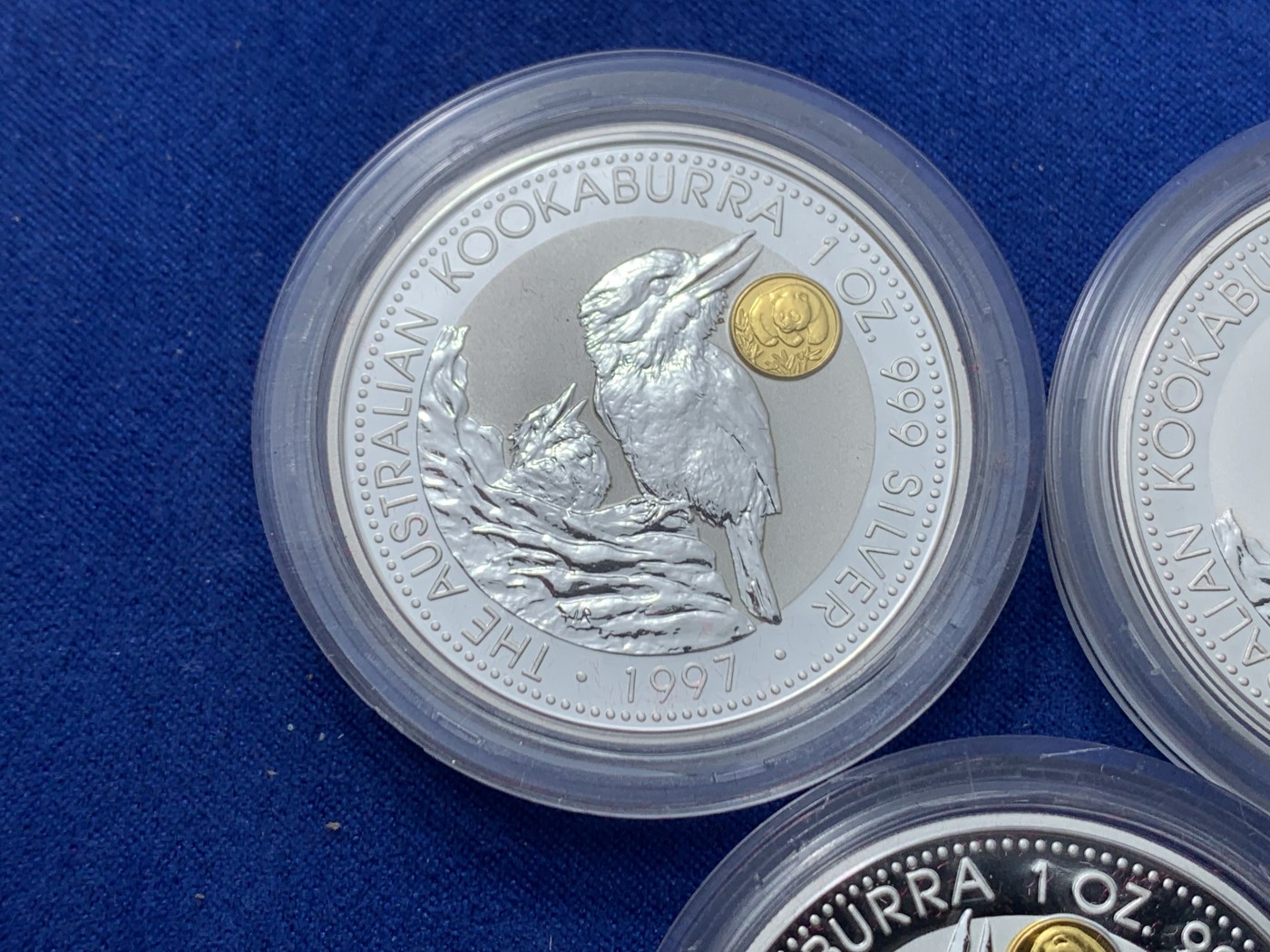 《竞宝斋》第240场-周日，周一 年终尾场 (全场包邮) 5枚一组 澳大利亚 1997年 笑翠鸟 熊猫镶嵌银币 含纯银1盎司999银，金猫重0.5克黄金，发行1.5万枚，为上海国际钱币展而发行