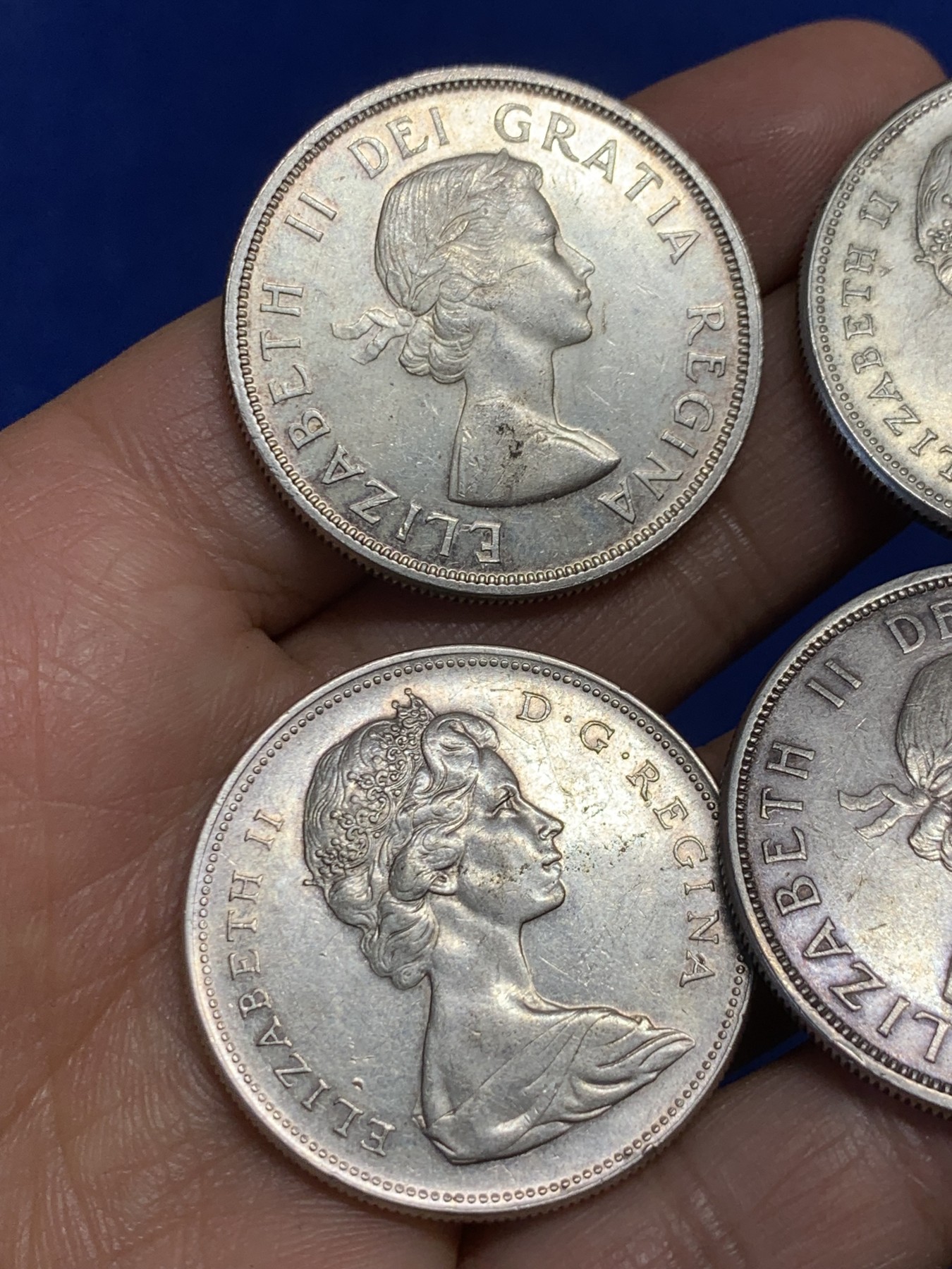 《竞宝斋》第240场-周日，周一 年终尾场 (全场包邮) 4枚一组 加拿大一元银币 每枚重23.3g 800银 状态都不错 带底光