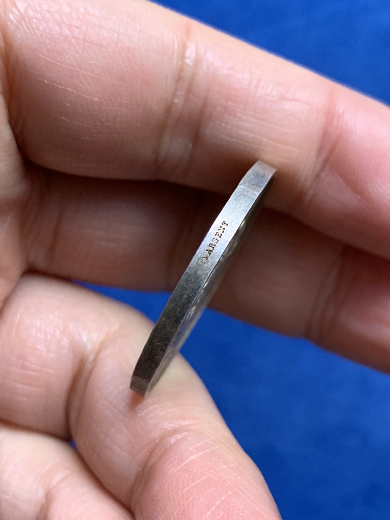 《竞宝斋》第240场-周日，周一 年终尾场 (全场包邮) 法国结婚纪念银章 少见品种 直径：30 毫米  重量：12克  边铭：丰饶角＋银标