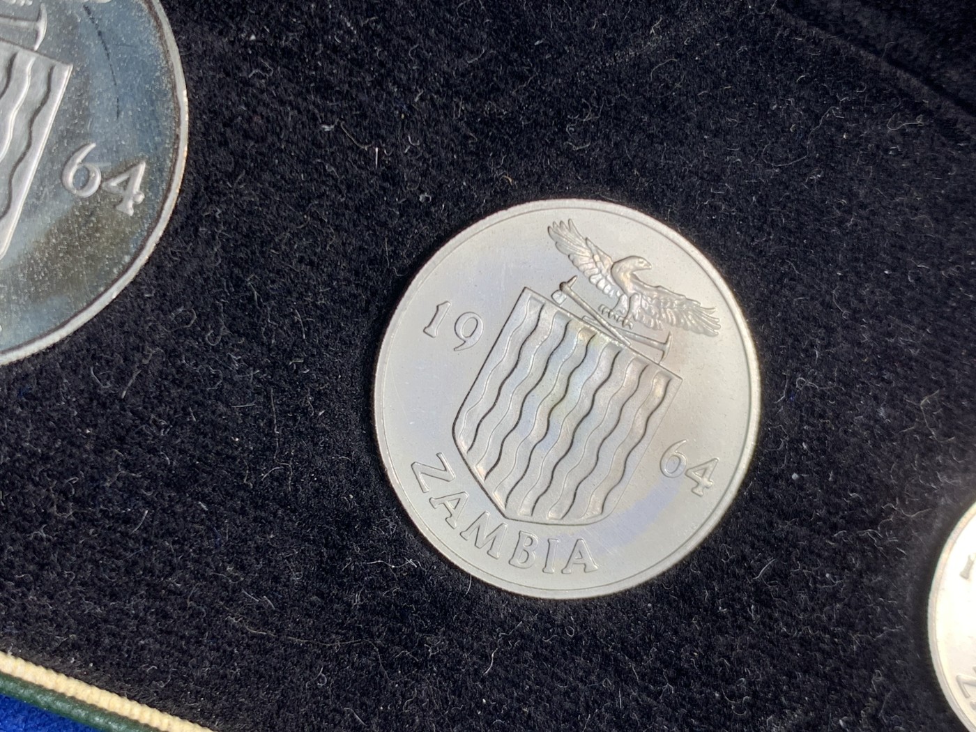 《竞宝斋》第240场-周日，周一 年终尾场 (全场包邮) 赞比亚1964年精制币原盒原套可藏！