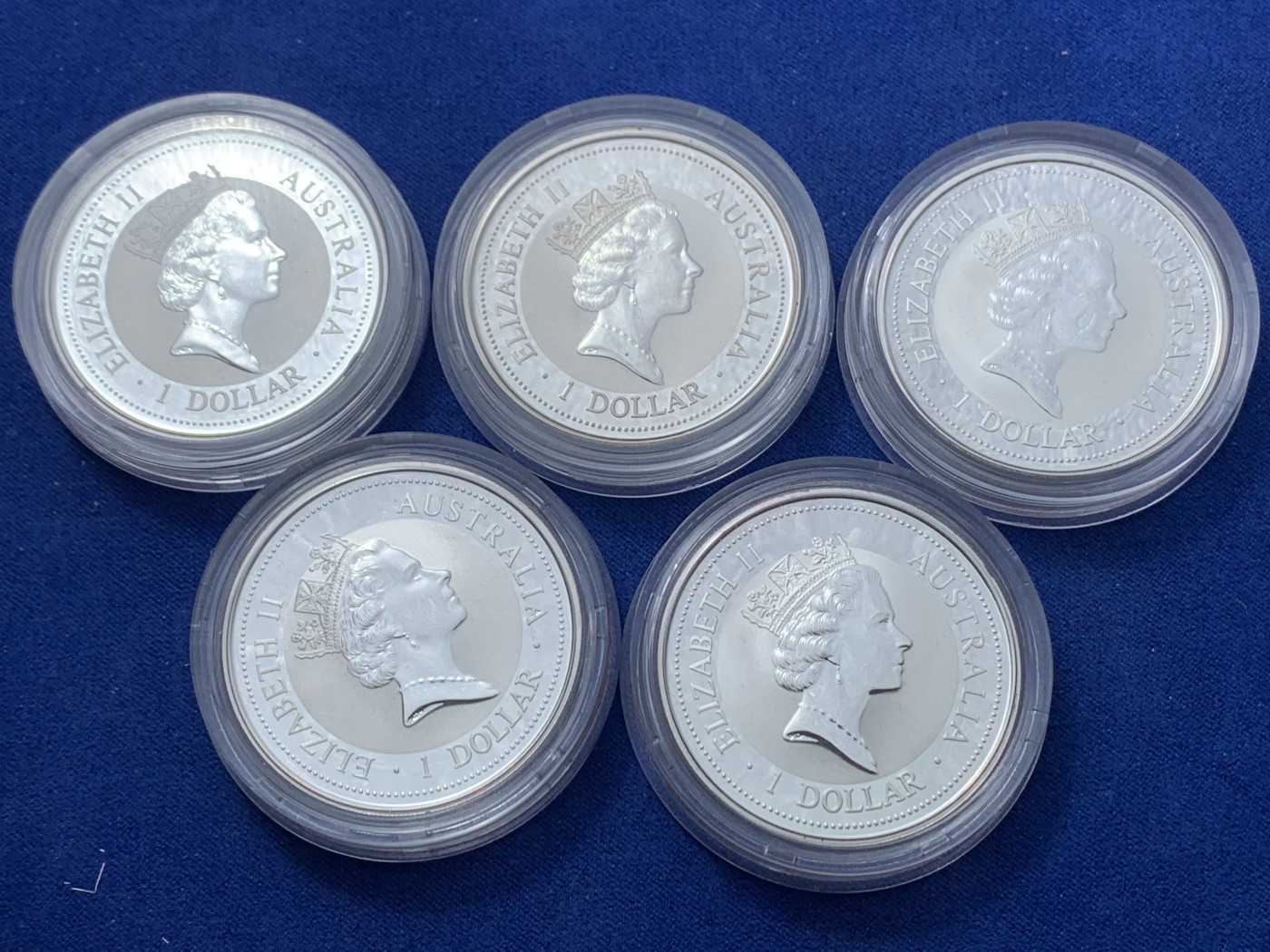 《竞宝斋》第240场-周日，周一 年终尾场 (全场包邮) 5枚一组 澳大利亚 1997年 笑翠鸟 熊猫镶嵌银币 含纯银1盎司999银，金猫重0.5克黄金，发行1.5万枚，为上海国际钱币展而发行