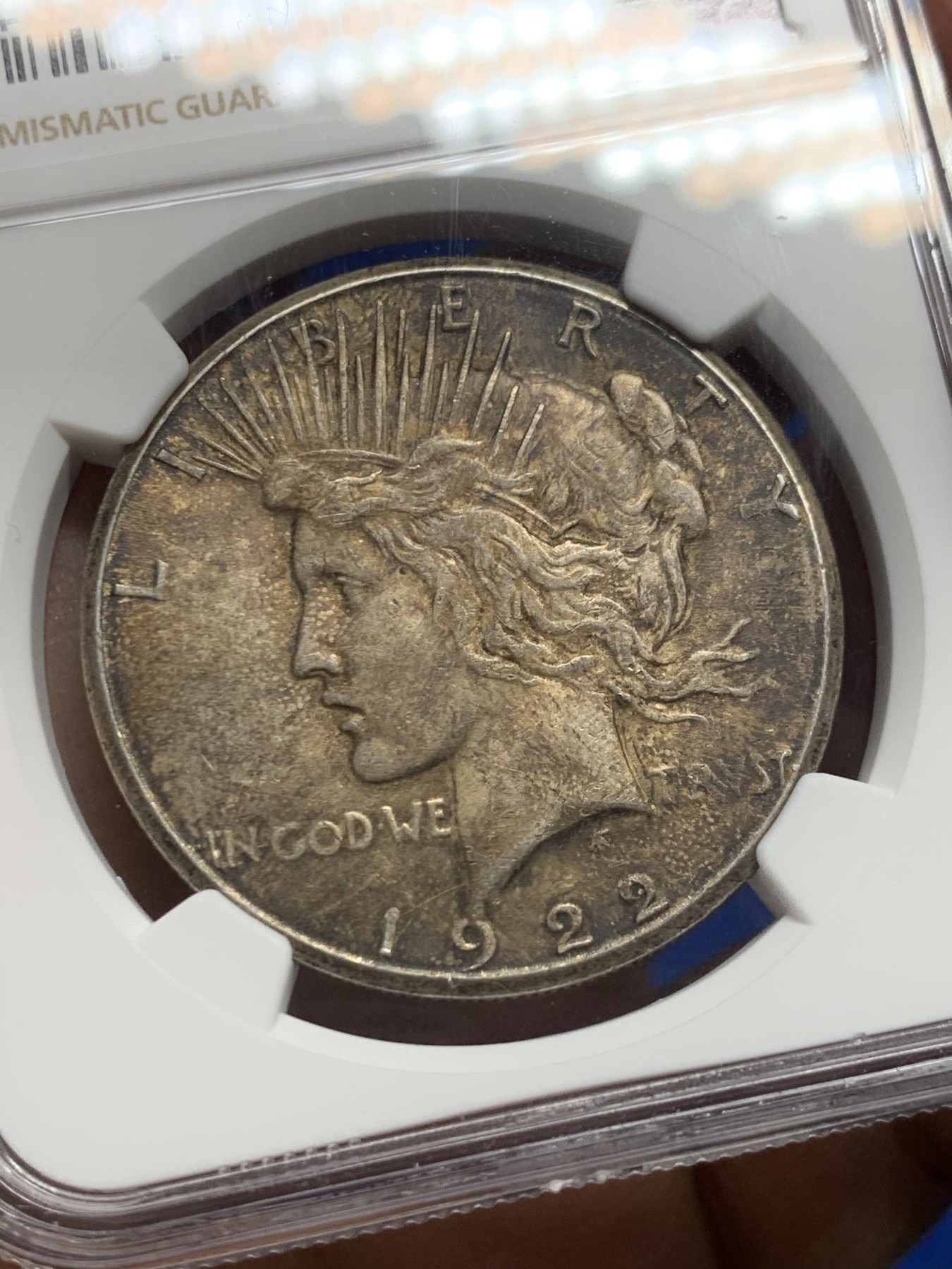 《竞宝斋》第240场-周日，周一 年终尾场 (全场包邮) NGC-MS63 美国1922年一美元和平银币，双面酱彩包浆，很难得