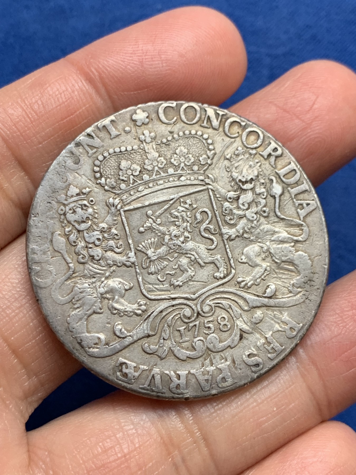 《竞宝斋》第240场-周日，周一 年终尾场 (全场包邮) 荷兰1758年大马剑1杜卡特大银币 卷尾版 非常少见