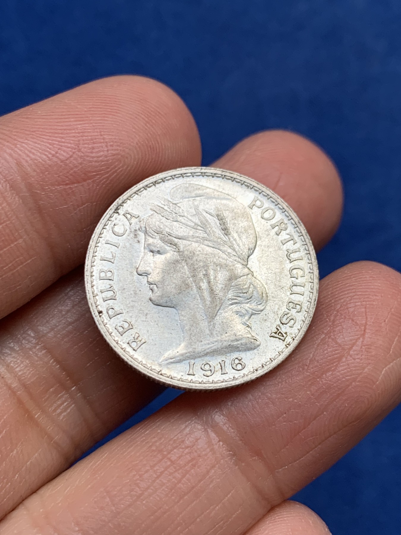 《竞宝斋》第240场-周日，周一 年终尾场 (全场包邮) 葡萄牙1916年自由女神20分银币 该系列最少的一枚 价高