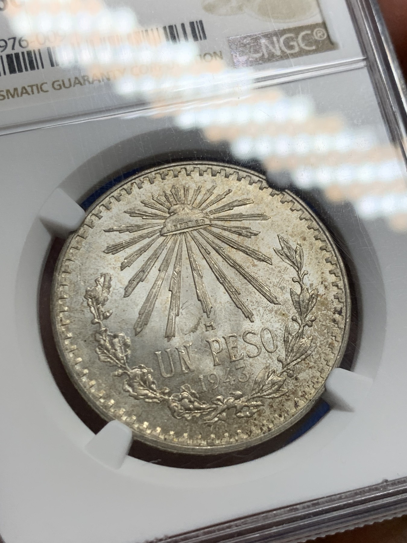 《竞宝斋》第240场-周日，周一 年终尾场 (全场包邮) NGC MS66 墨西哥1943年鹰洋1比索银币 黄油包浆 高分难得 值得入手