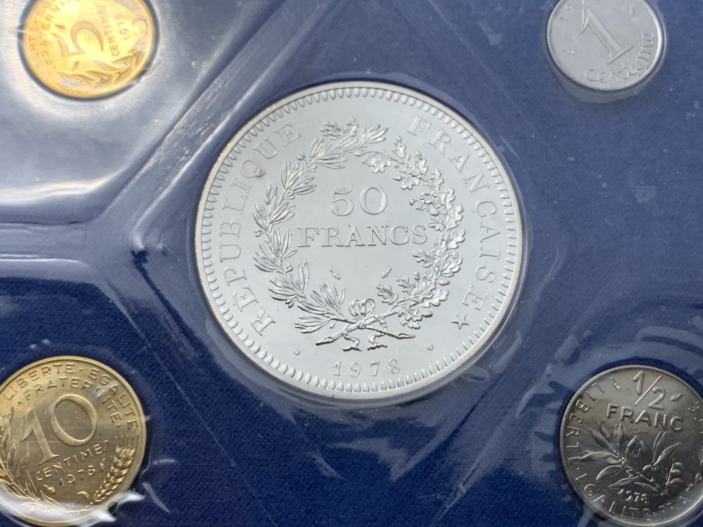 《竞宝斋》第240场-周日，周一 年终尾场 (全场包邮) 官方原盒未流通套币 法兰西第五共和国 巴黎造币厂 1978年BU套币册 状态很好