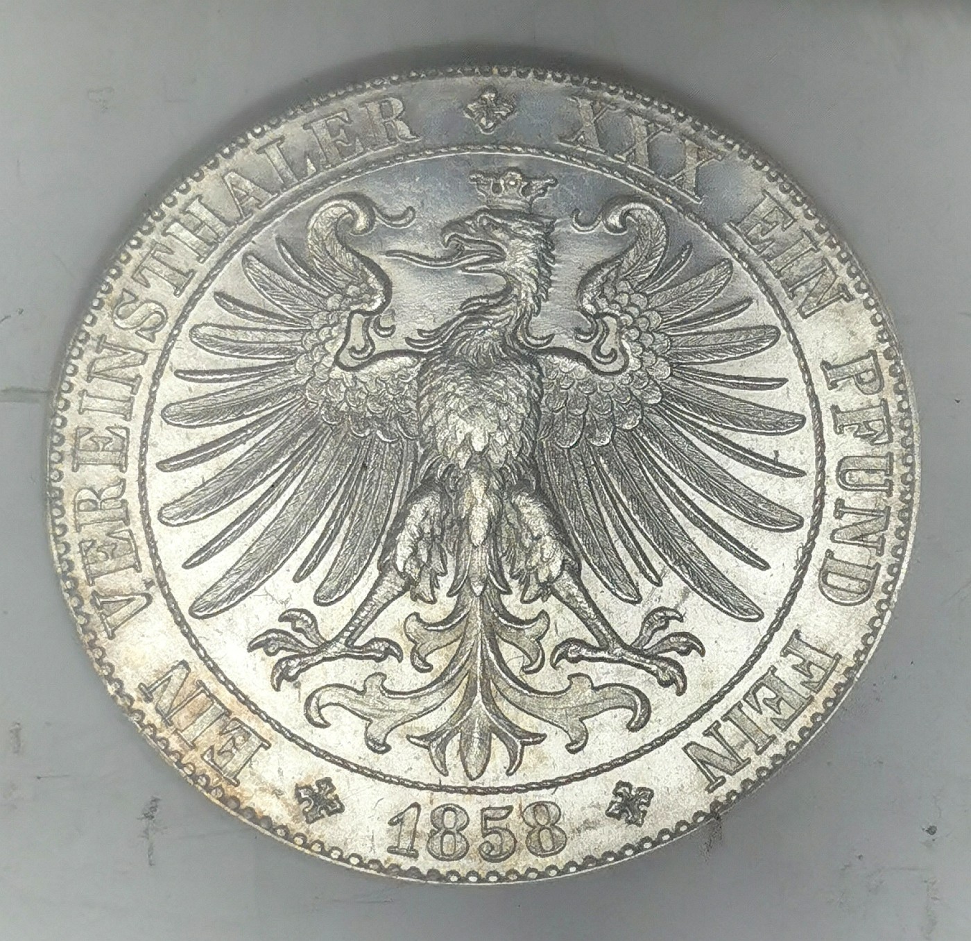 凡希社世界钱币微拍第二百六十期 荐！1858法兰克福绳圈版少女泰勒NGC-MS64 稀有的绳圈版，仅发行两年铸量12,000枚，书价是普通无绳圈版的四倍，实物有强烈的PL类镜面效果！