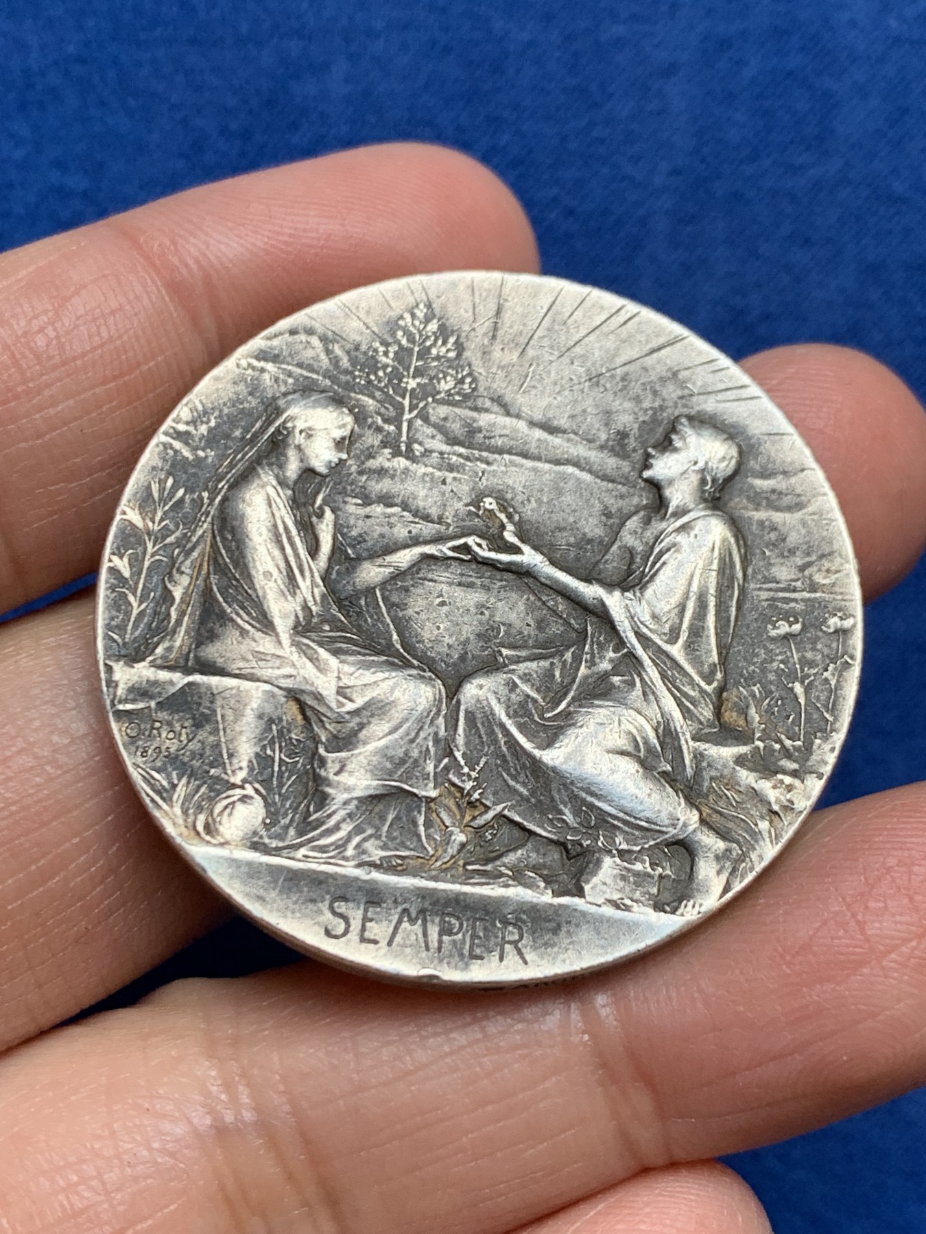 《竞宝斋》第240场-周日，周一 年终尾场 (全场包邮) 法国经典罗蒂结婚纪念银章 直径：41 毫米  重量：32克  边铭：丰饶角＋银标 细节见图