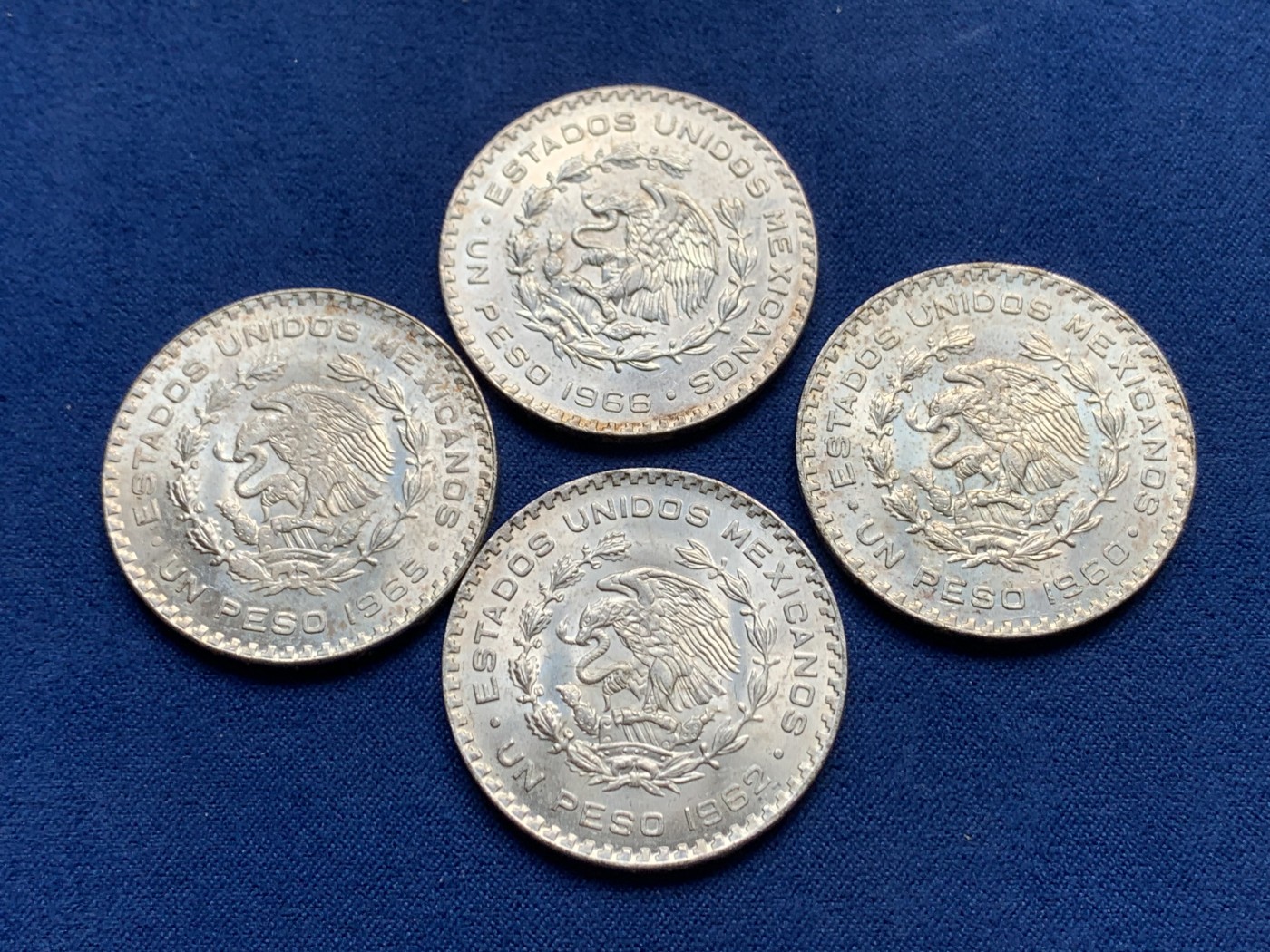 《竞宝斋》第240场-周日，周一 年终尾场 (全场包邮) 4枚一组 墨西哥1比索银币，不同年份