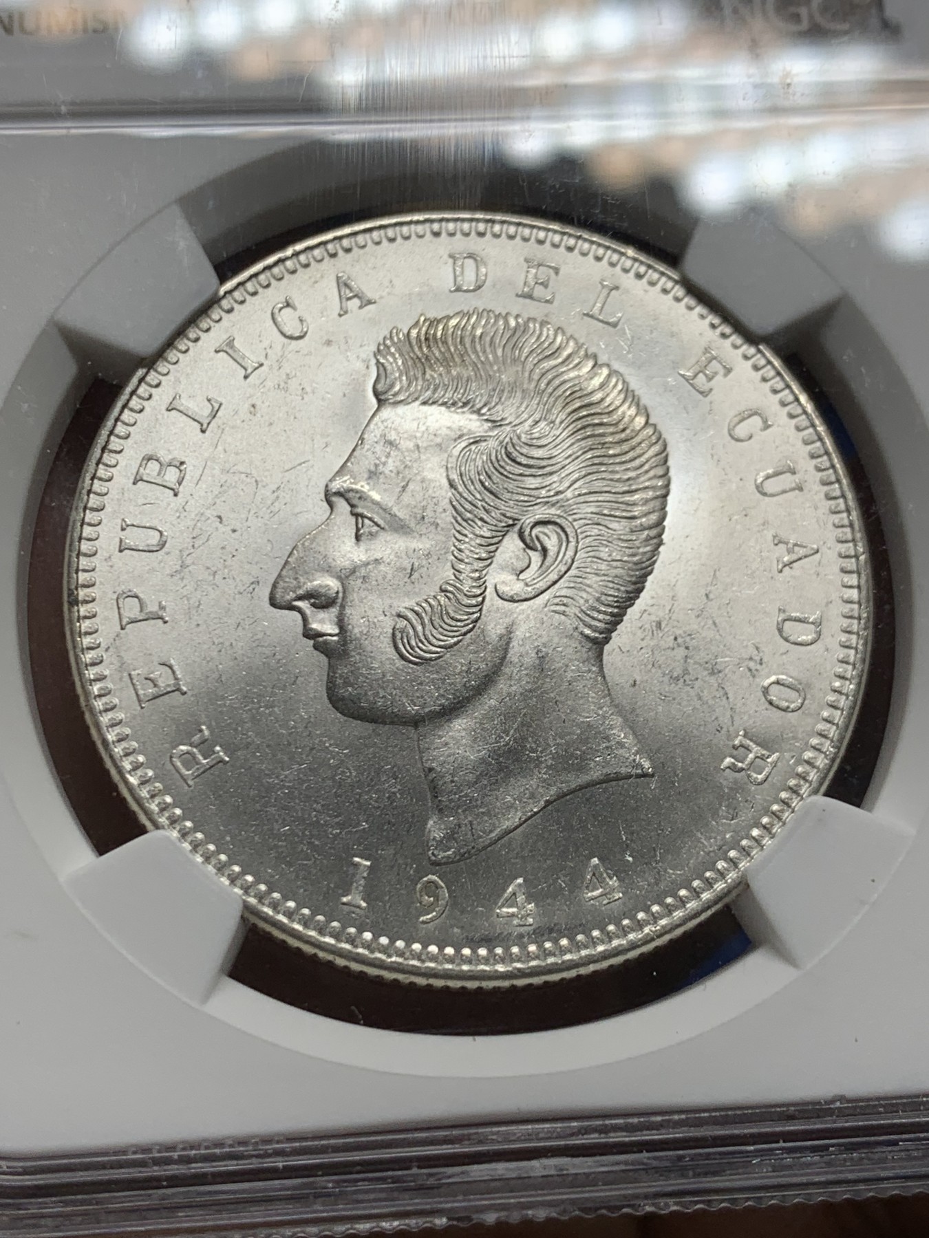 《竞宝斋》第240场-周日，周一 年终尾场 (全场包邮) NGC-MS63 厄瓜多尔 1944年5苏克雷银币 方便面头 卷拆爆光品相 闪闪发亮