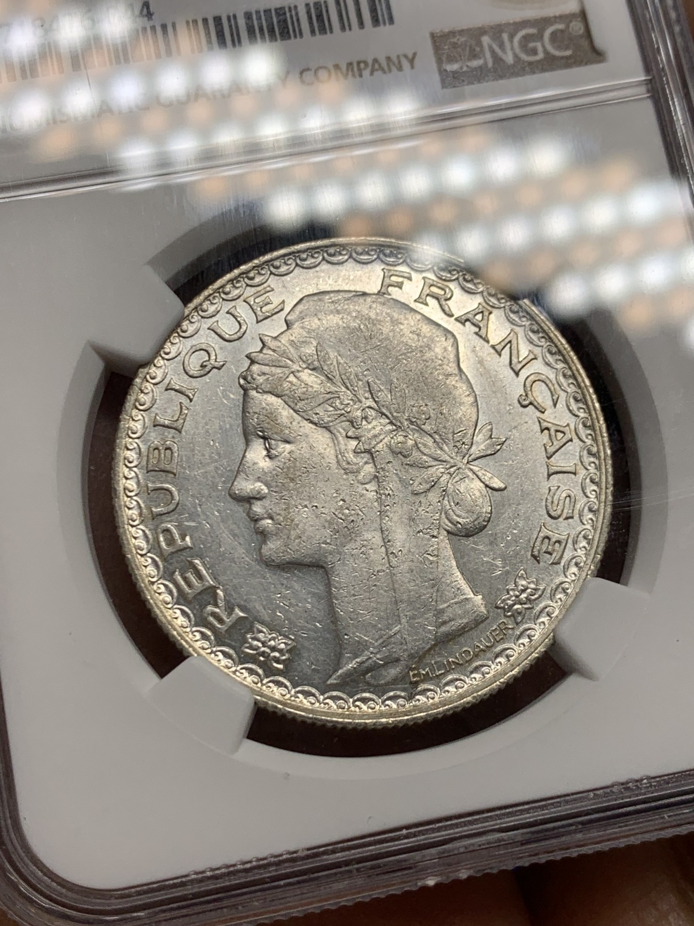 《竞宝斋》第240场-周日，周一 年终尾场 (全场包邮) NGC-UNCD 1931年法属印支“最后的坐洋”1皮阿斯特银币，币面清爽又干净，打制精美，包浆醇厚润泽又犀利，状态极佳。