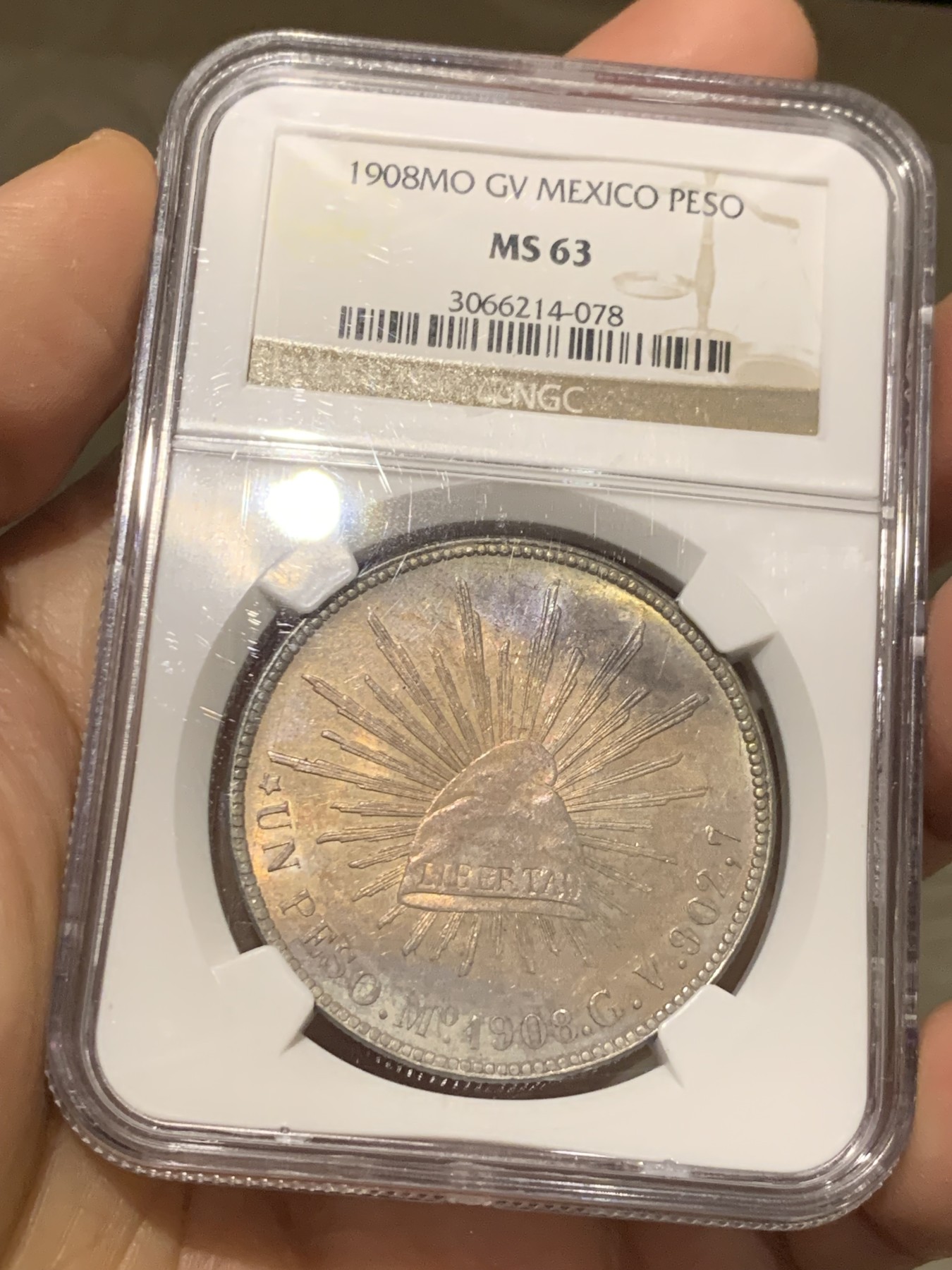 《竞宝斋》第240场-周日，周一 年终尾场 (全场包邮) NGC MS63 墨西哥1908年MO GV鹰洋1比索银币 老盒严评 双面五彩