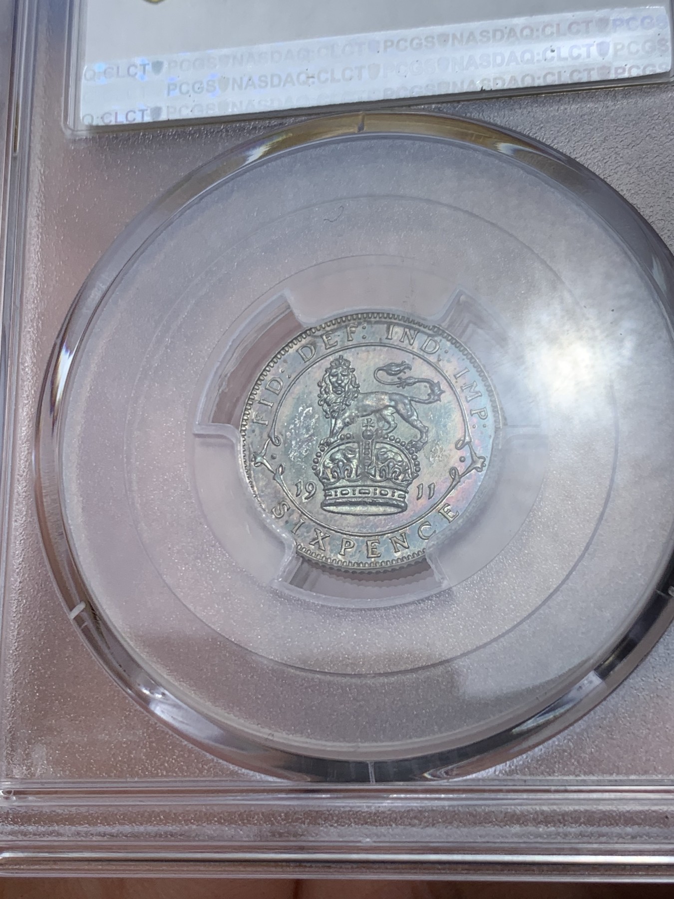 《竞宝斋》第240场-周日，周一 年终尾场 (全场包邮) PCGS-PR64 英国1911乔治五世精制6便士银币，小狮子威风凛凛。深彩包浆，底板镜面感十足，收藏级品相