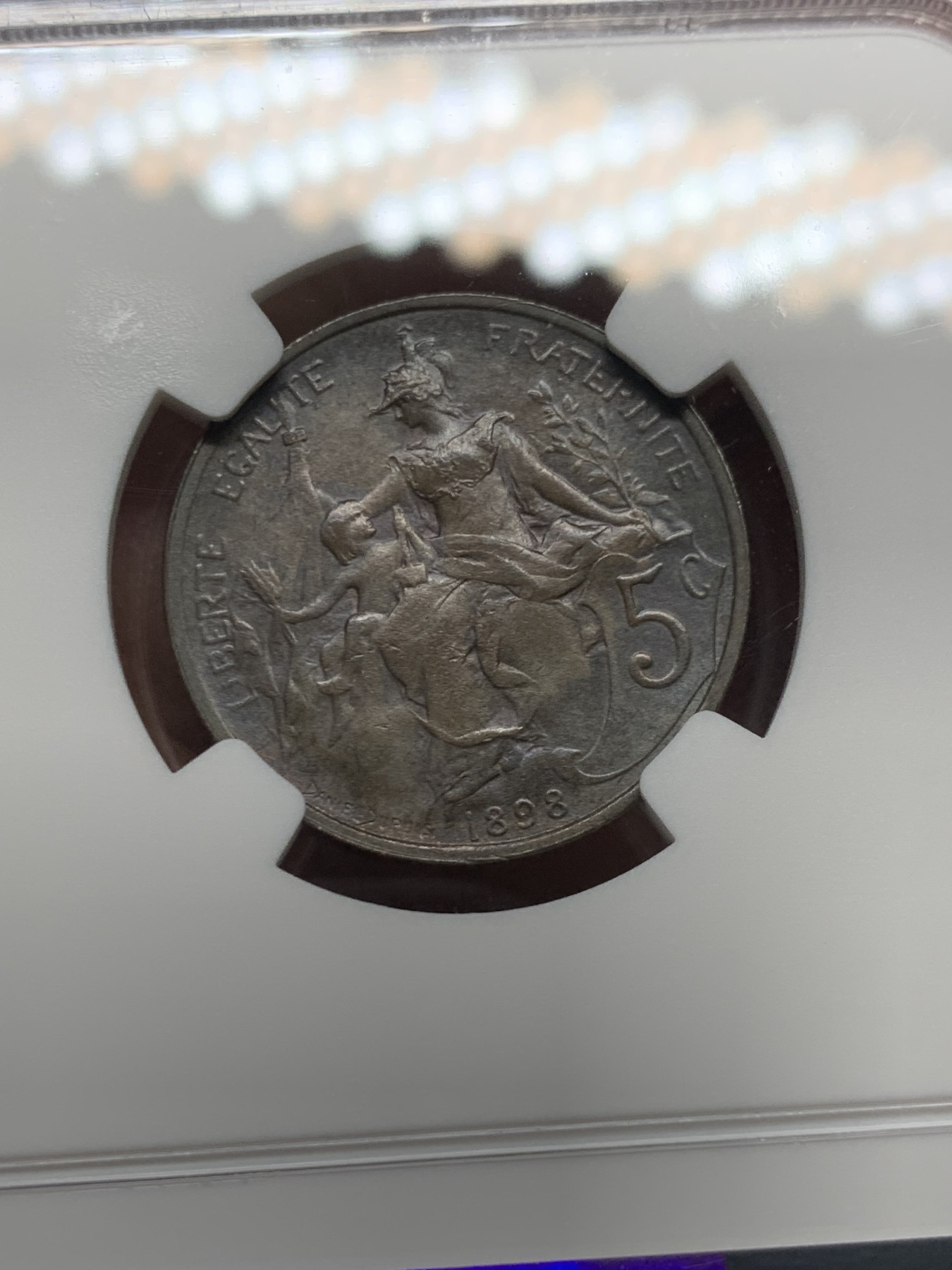 《竞宝斋》第240场-周日，周一 年终尾场 (全场包邮) NGC MS62BN 1898年法国玛丽安娜5分铜币 巧克力状态 玛丽安娜设计首年 好品不多