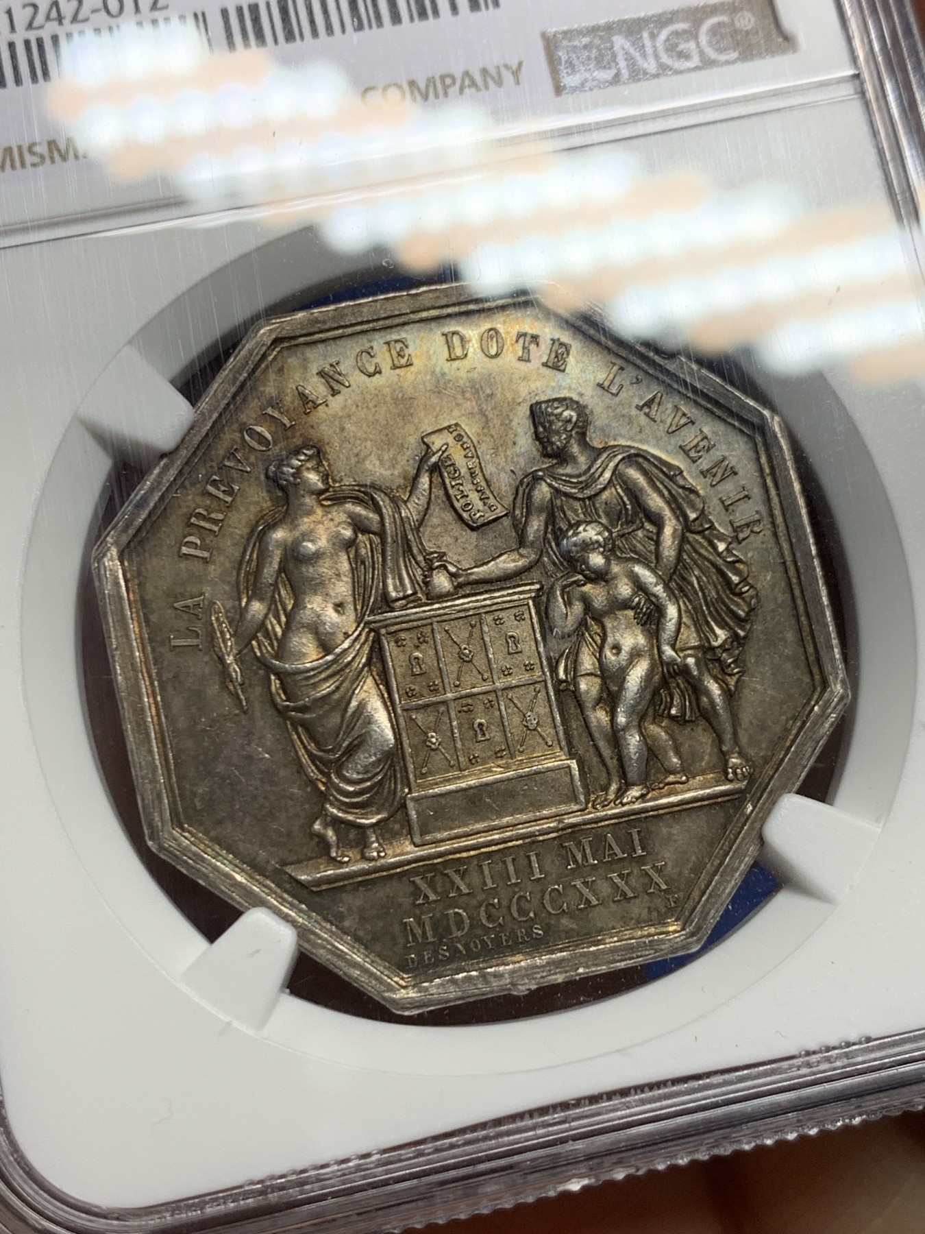 《竞宝斋》第240场-周日，周一 年终尾场 (全场包邮) NGC MS64 法国1830人寿保险八角银质代币