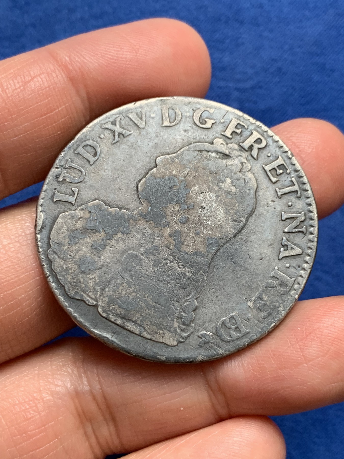 《竞宝斋》第240场-周日，周一 年终尾场 (全场包邮) 法国路易十五1735年埃居大银币 小孩头 细节还不错