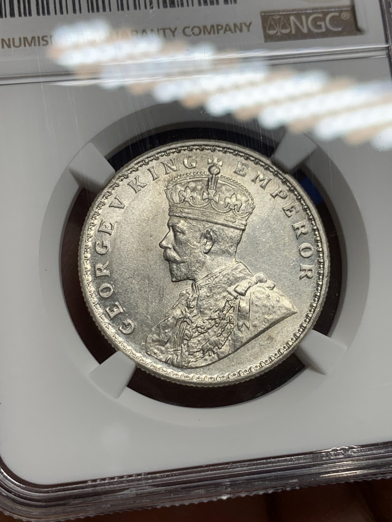 《竞宝斋》第240场-周日，周一 年终尾场 (全场包邮) NGC MS61 英属印度 1918年 C版 乔五 1卢比银币