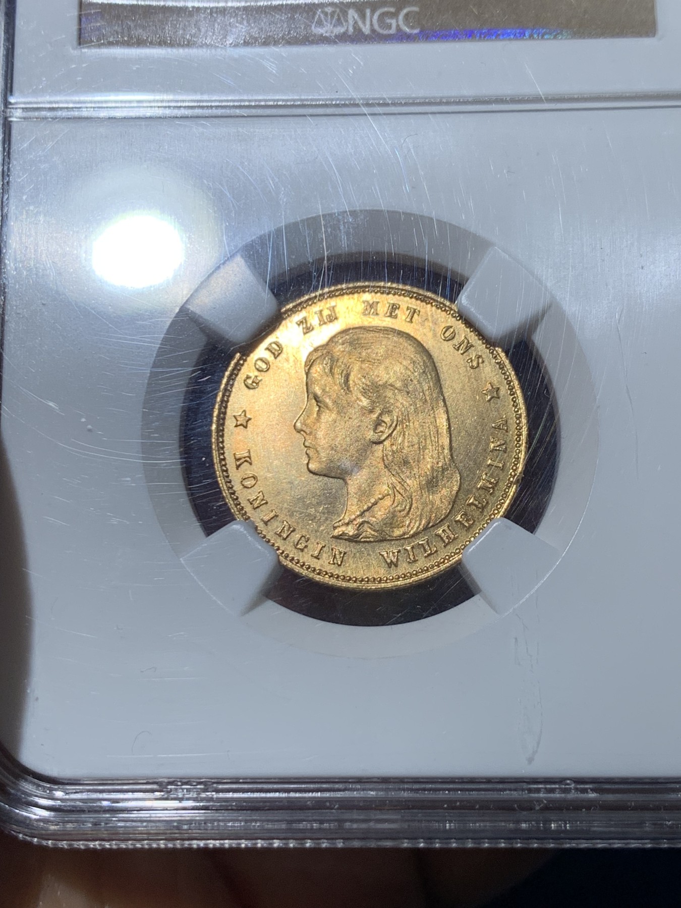 《竞宝斋》第240场-周日，周一 年终尾场 (全场包邮) NGC-MS65 NGC MS65 荷兰王国1897威廉明娜女王10盾金币 6.72克 900金 PL底板 热门大涨品种金萝莉  高分好状态