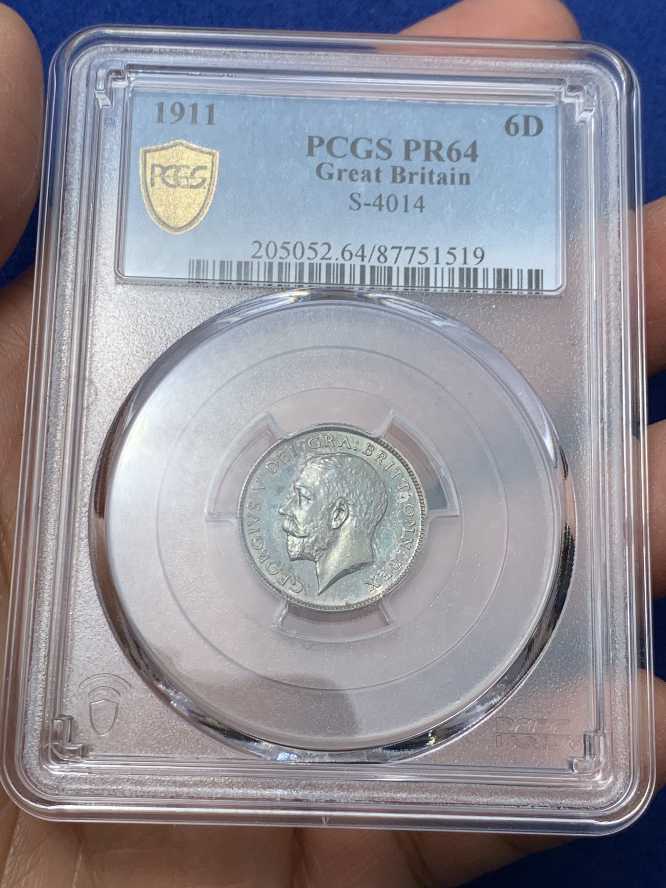 《竞宝斋》第240场-周日，周一 年终尾场 (全场包邮) PCGS-PR64 英国1911乔治五世精制6便士银币，小狮子威风凛凛。深彩包浆，底板镜面感十足，收藏级品相