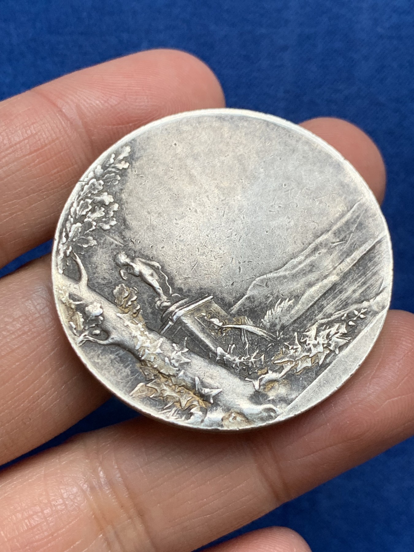 《竞宝斋》第240场-周日，周一 年终尾场 (全场包邮) 法国经典罗蒂结婚纪念银章 直径：41 毫米  重量：32克  边铭：丰饶角＋银标 细节见图