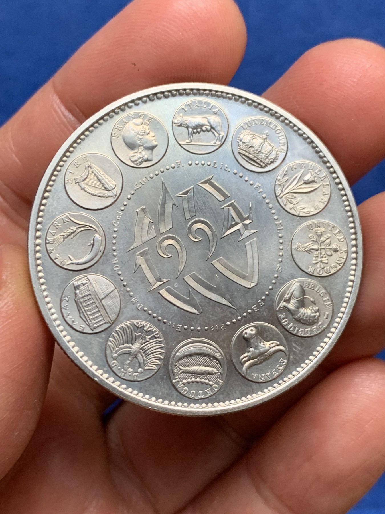 《竞宝斋》第240场-周日，周一 年终尾场 (全场包邮) 法国 1994年 艾古镍币 30.41克 41.1mm