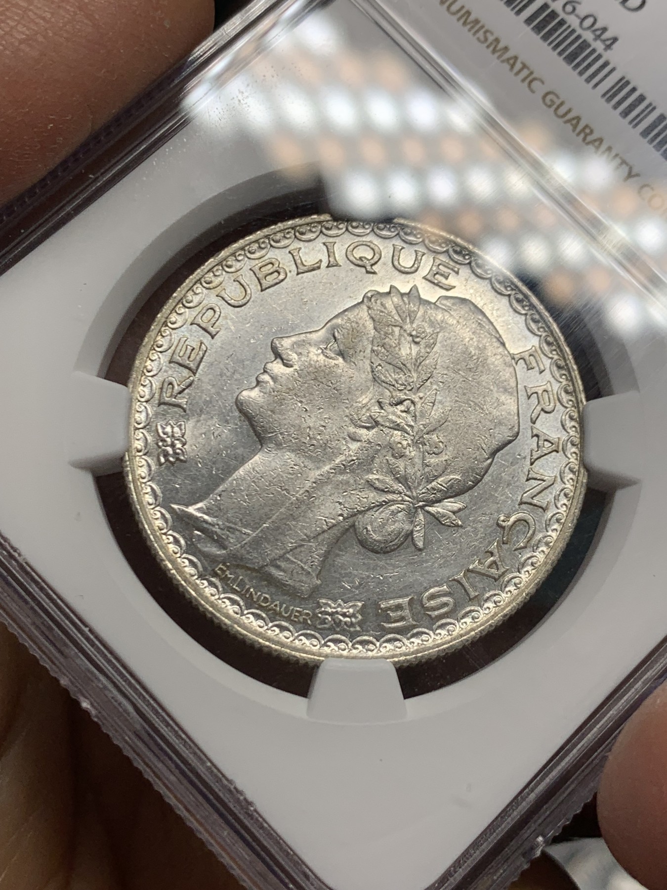 《竞宝斋》第240场-周日，周一 年终尾场 (全场包邮) NGC-UNCD 1931年法属印支“最后的坐洋”1皮阿斯特银币，币面清爽又干净，打制精美，包浆醇厚润泽又犀利，状态极佳。