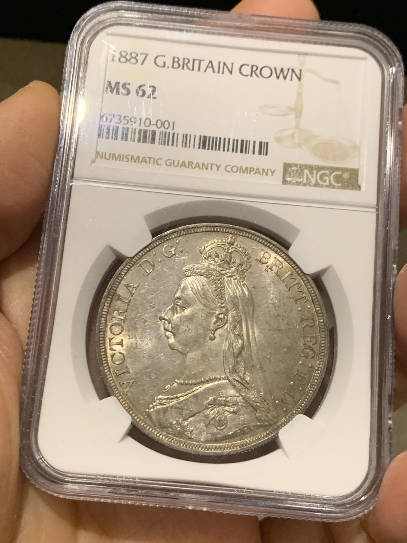 《竞宝斋》第240场-周日，周一 年终尾场 (全场包邮) NGC MS62 英国 1887年 1克朗 马剑银币 淡彩包浆 品相很不错