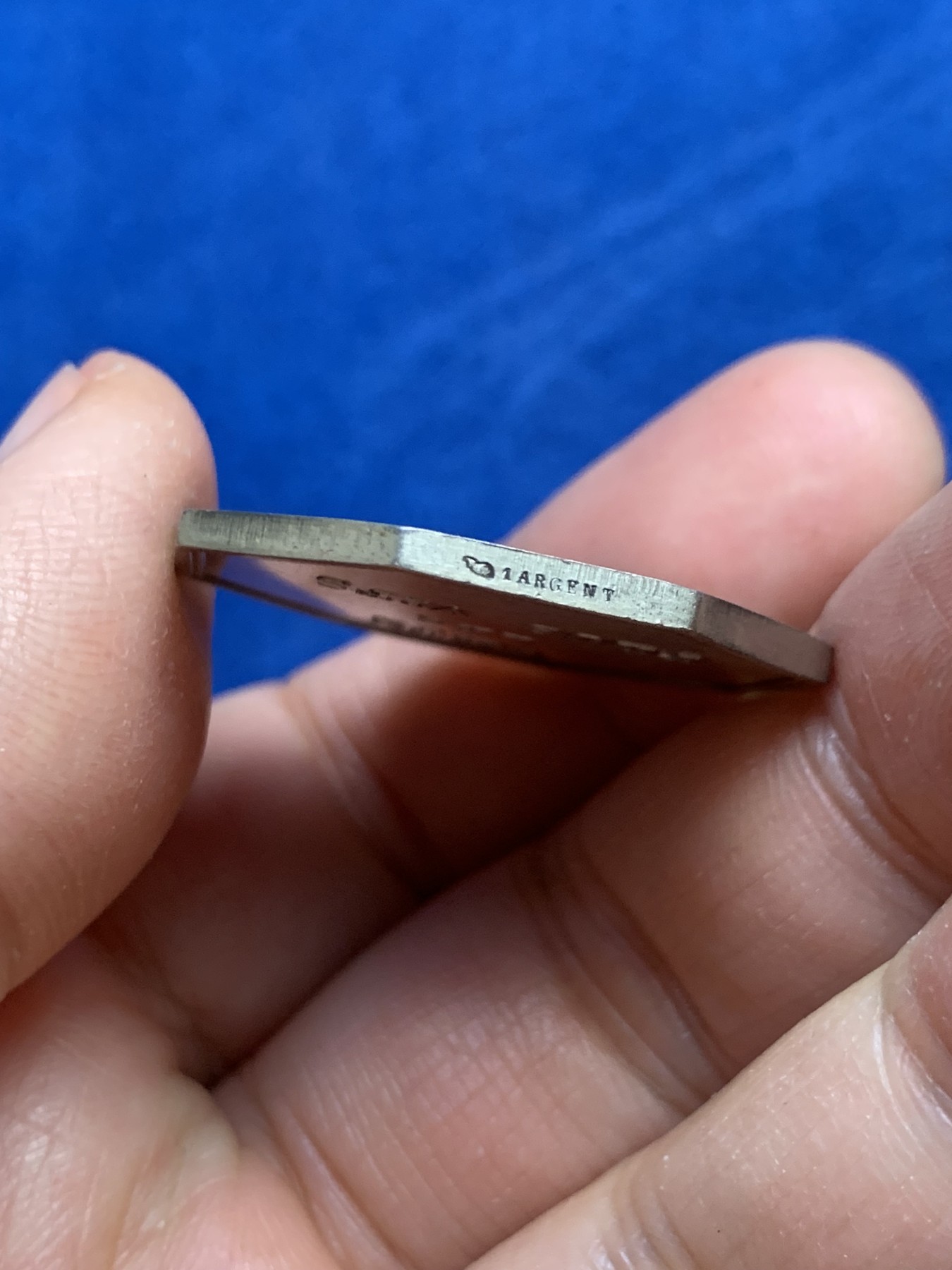 《竞宝斋》第240场-周日，周一 年终尾场 (全场包邮) 法国 公平女神银质八角代币 对角33mm 重量13.9g 边铭 丰饶角银标