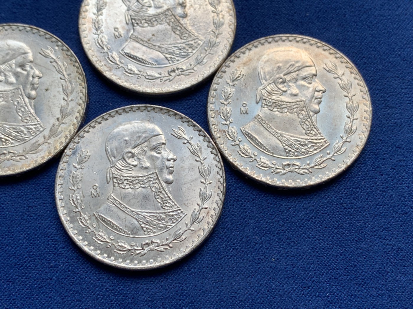 《竞宝斋》第240场-周日，周一 年终尾场 (全场包邮) 4枚一组 墨西哥1比索银币，不同年份