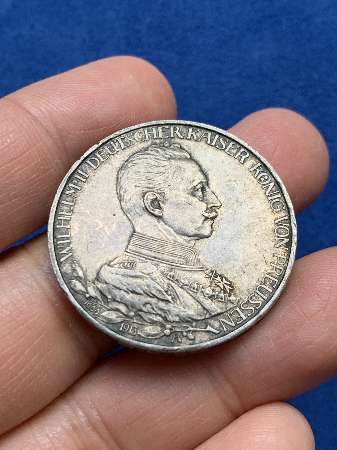 《竞宝斋》第240场-周日，周一 年终尾场 (全场包邮) 德国普鲁士威廉二世戎装花枝3马克银币 原味带底光无磕